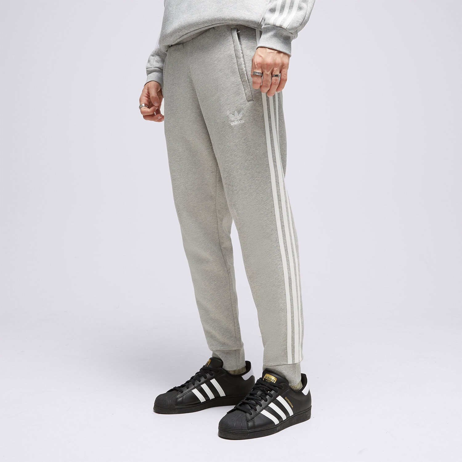 Pantaloni adidas gri hot sale