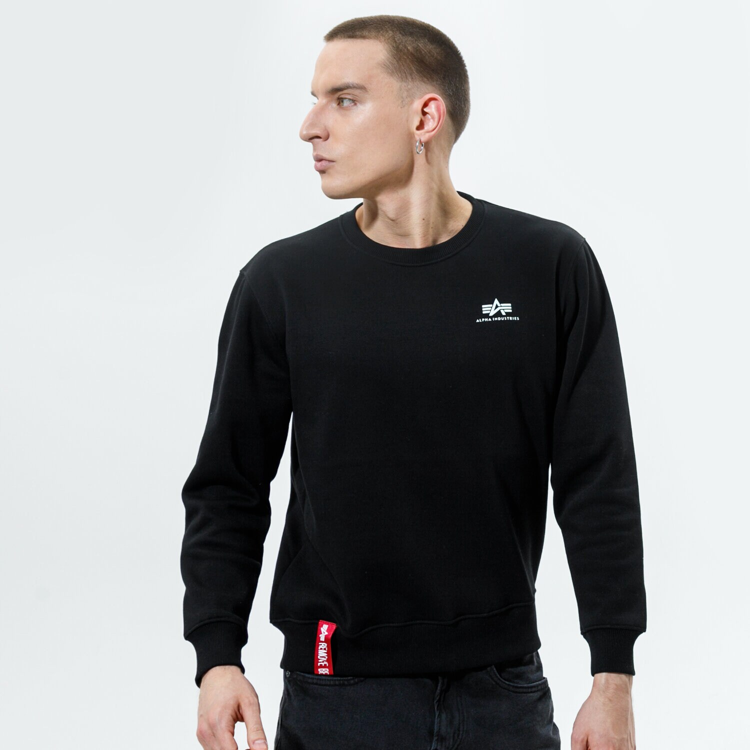 Bărbați bluză ALPHA INDUSTRIES BLUZĂ BASIC SWEATER SMALL LOGO 188307-03 Negru