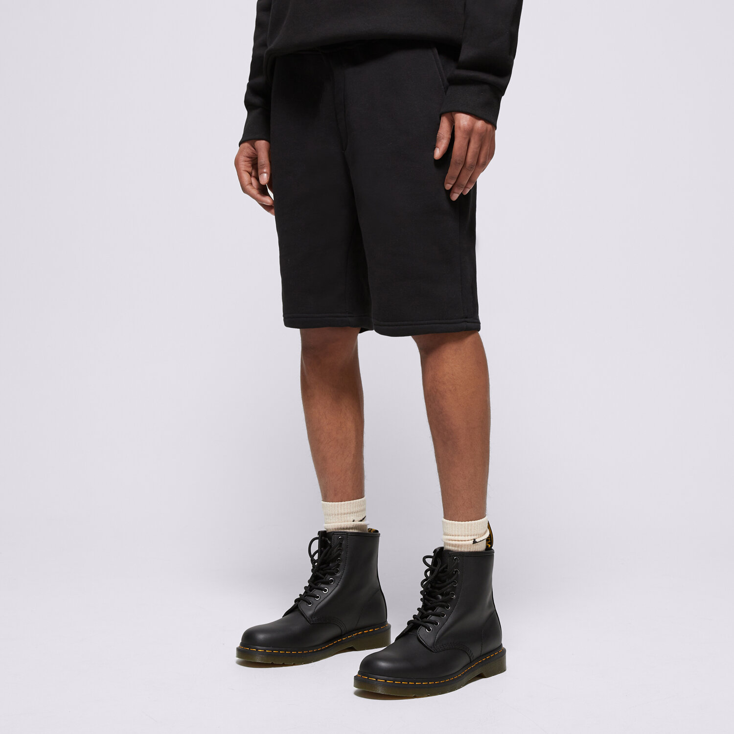 Femei pantaloni scurți CONFRONT PANTALONI SCURȚI ESSENTIAL BLACK CF123SZM90001 Negru