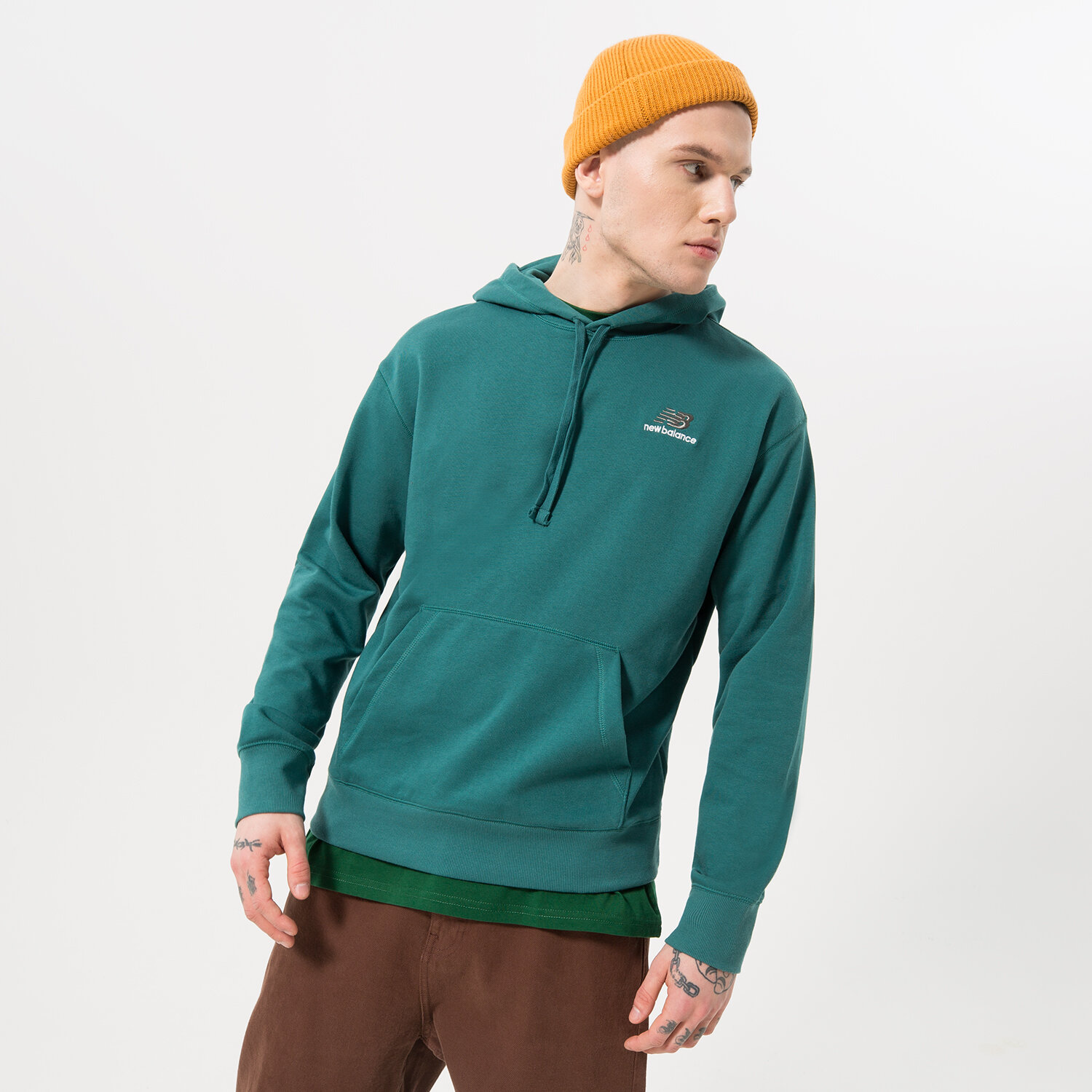 Bărbați bluză NEW BALANCE BLUZĂ CU GLUGĂ UNISSENTIAL UT21500VDA Albastru