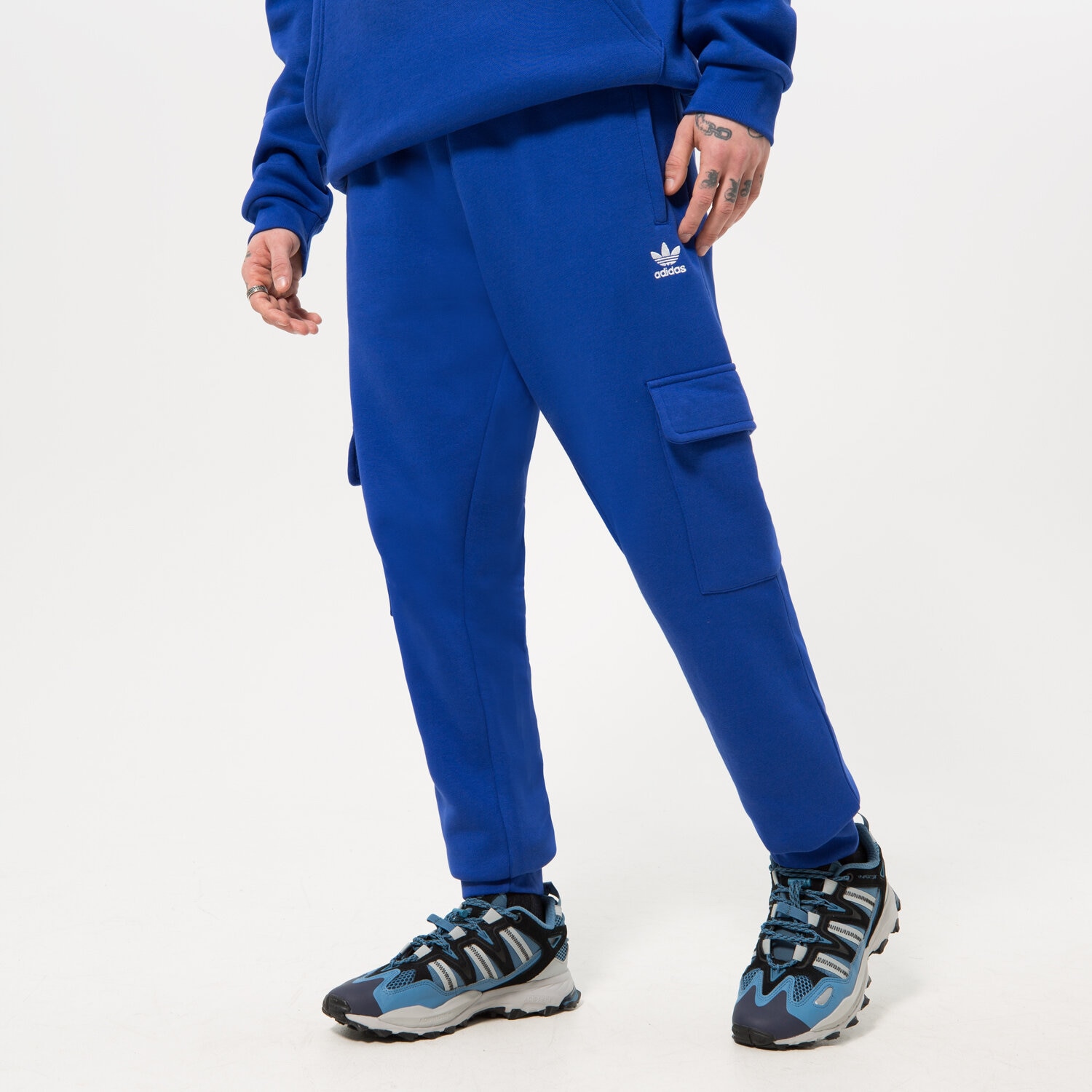 Bărbați pantaloni ADIDAS PANTALONI  ESSENTIALS C P IA4781 Albastru