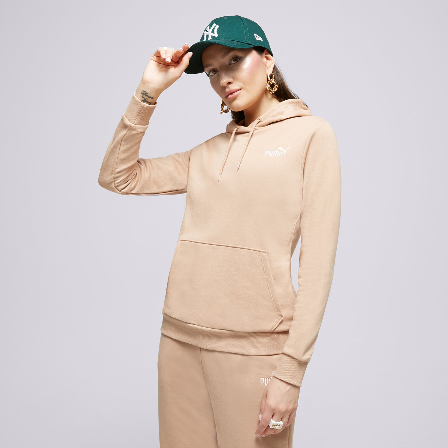 Femei bluză PUMA BLUZĂ CU GLUGĂ ESS+ EMBROIDERY TR 848332 89 Bej