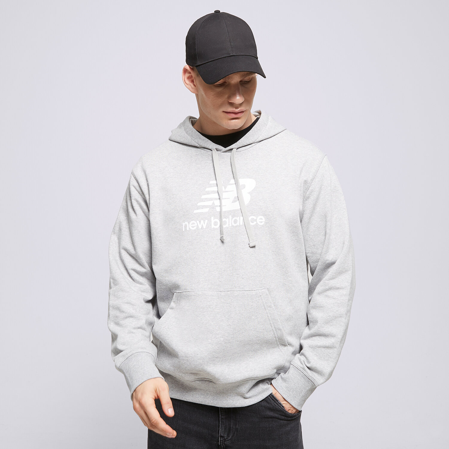 Bărbați bluză NEW BALANCE BLUZĂ HANORAC ESSENTIALS STACKED MT31537AG Gri