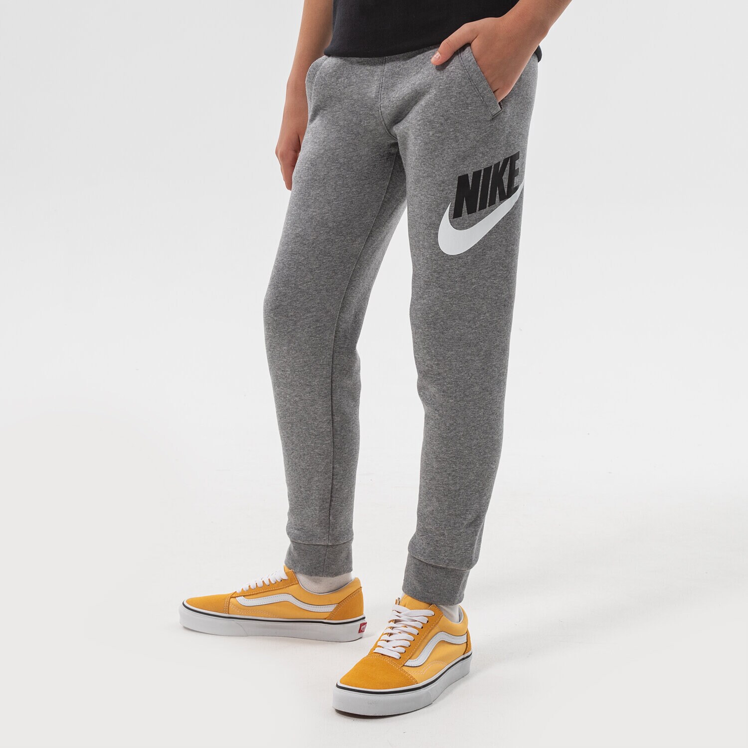 Pantaloni pentru copii NIKE PANTALONI  SPORTSWEAR CLUB FLEECE BOY CJ7863-091 Gri