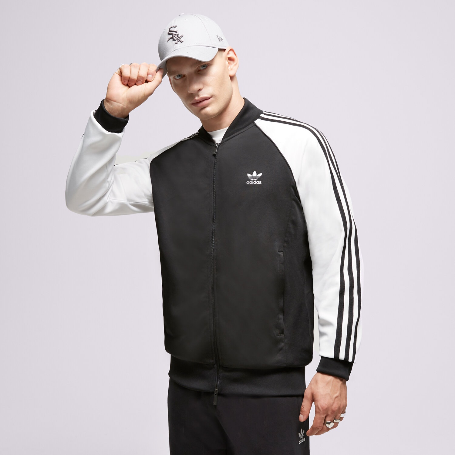 Bărbați bluză ADIDAS BLUZĂ SST IK7025 Negru
