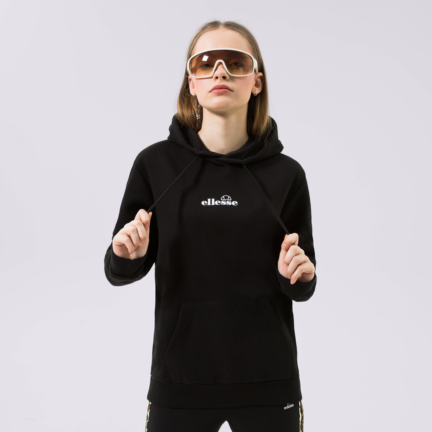 Femei bluză ELLESSE BLUZĂ CU GLUGĂ JAZANA OH HOODY BLK SGP16460011 Negru