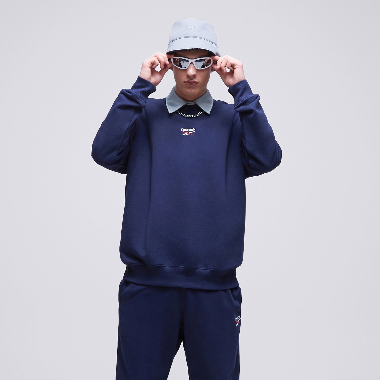 Bărbați bluză REEBOK BLUZĂ CL SV CREW HS7146 Bleumarin