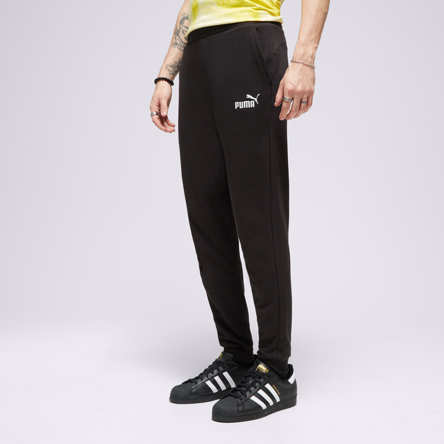 Bărbați pantaloni PUMA PANTALONI  ESS ELEVATED 67597601 Negru