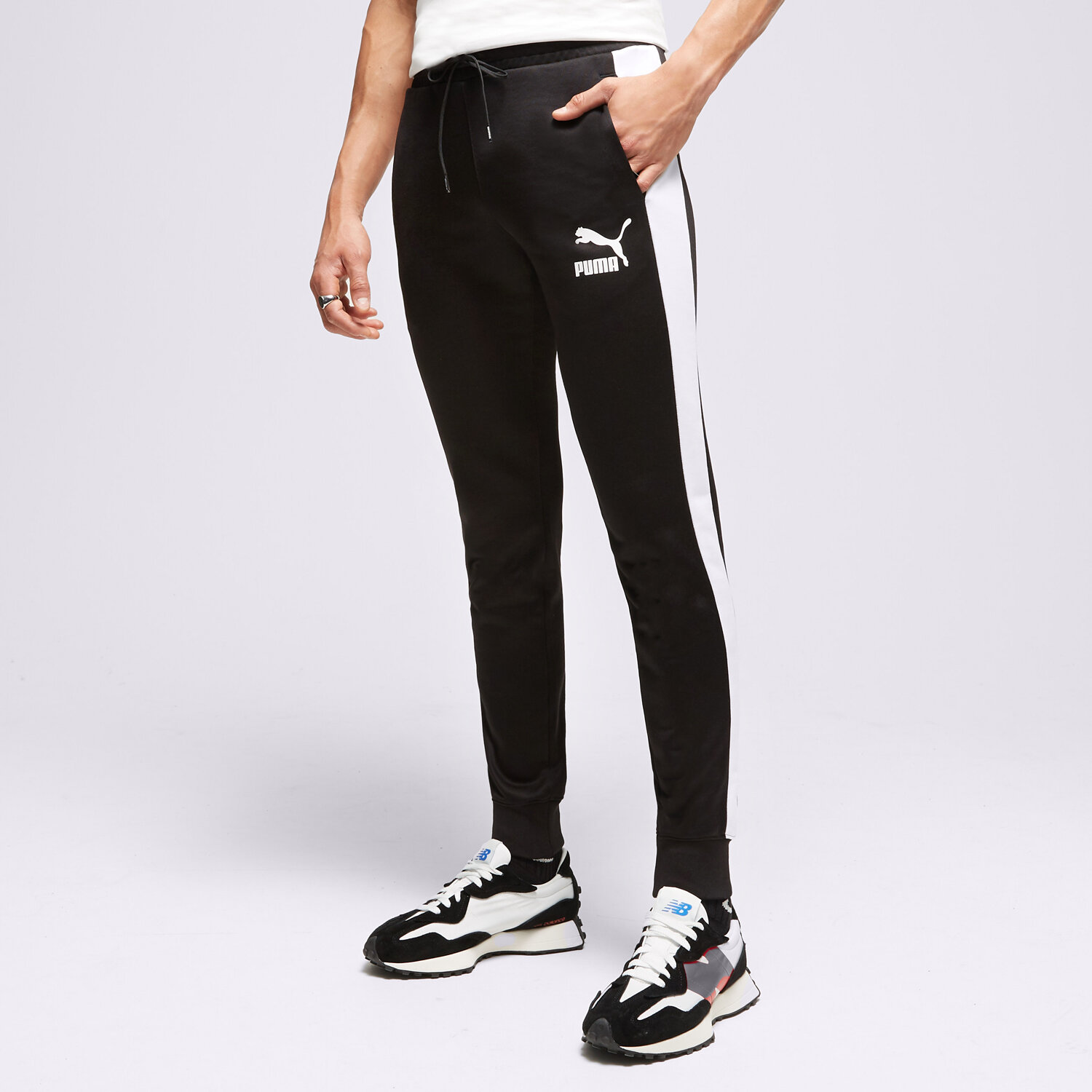 Bărbați pantaloni PUMA PANTALONI  ICONIC T7 TRACK 53009801 Negru