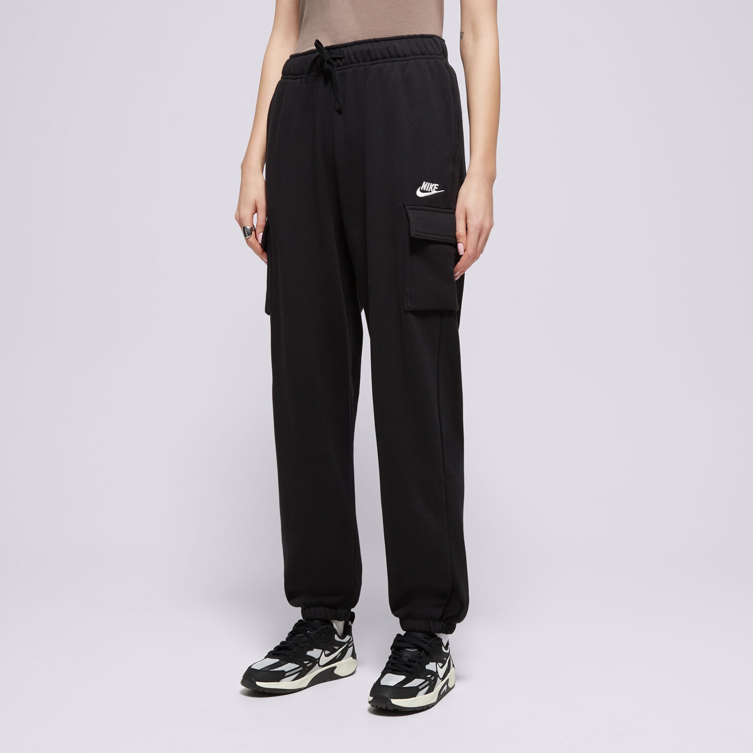 Femei pantaloni NIKE PANTALONI  W NSW CLUB FLC MR CARGO DQ5196-010 Negru