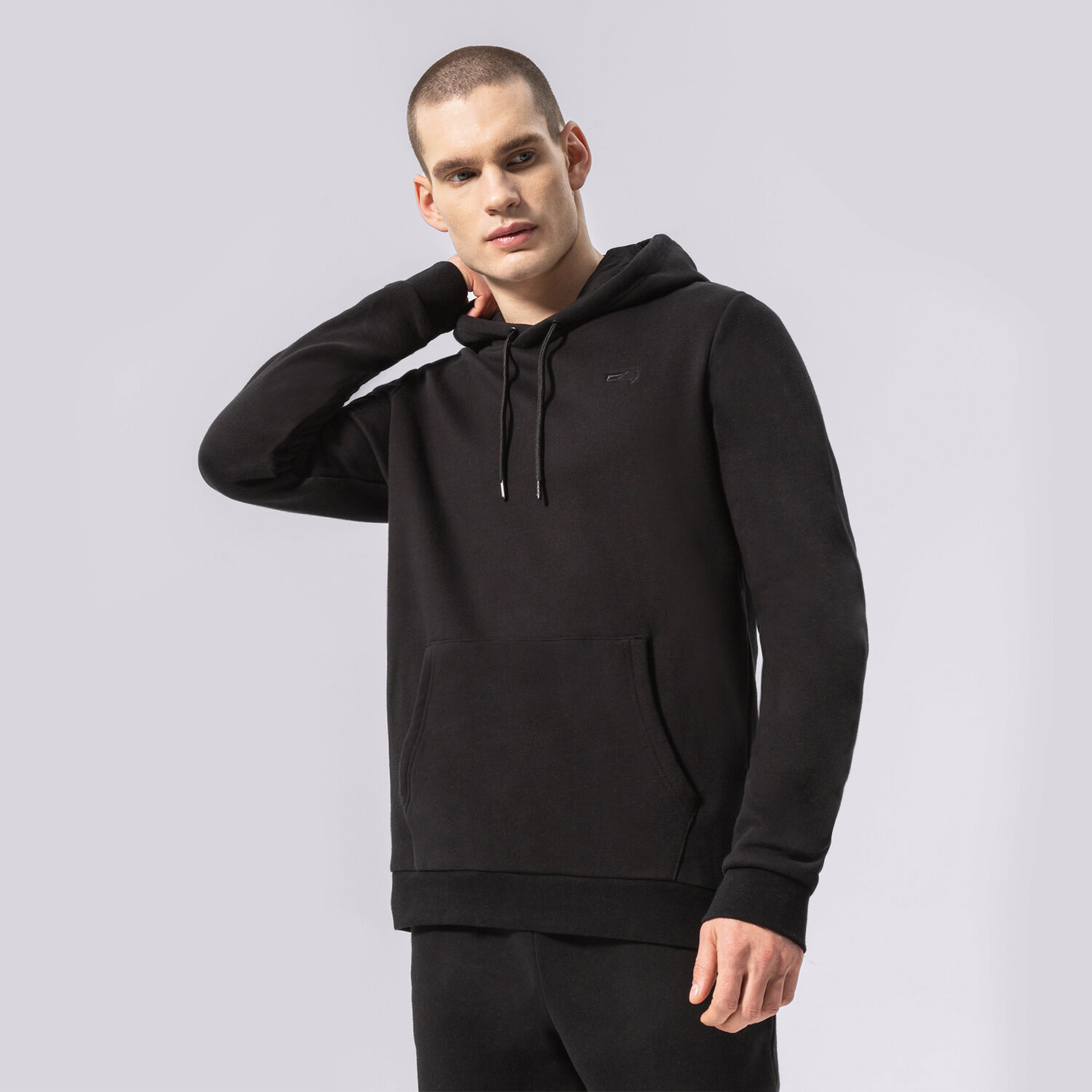 Bărbați bluză CONFRONT BLUZĂ CU GLUGĂ ESSENTIAL CF122BLM91001 Negru