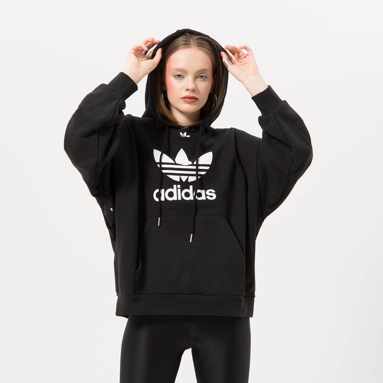 Femei bluză ADIDAS BLUZĂ CU GLUGĂ TREFOIL HOODIE IC5576 Negru