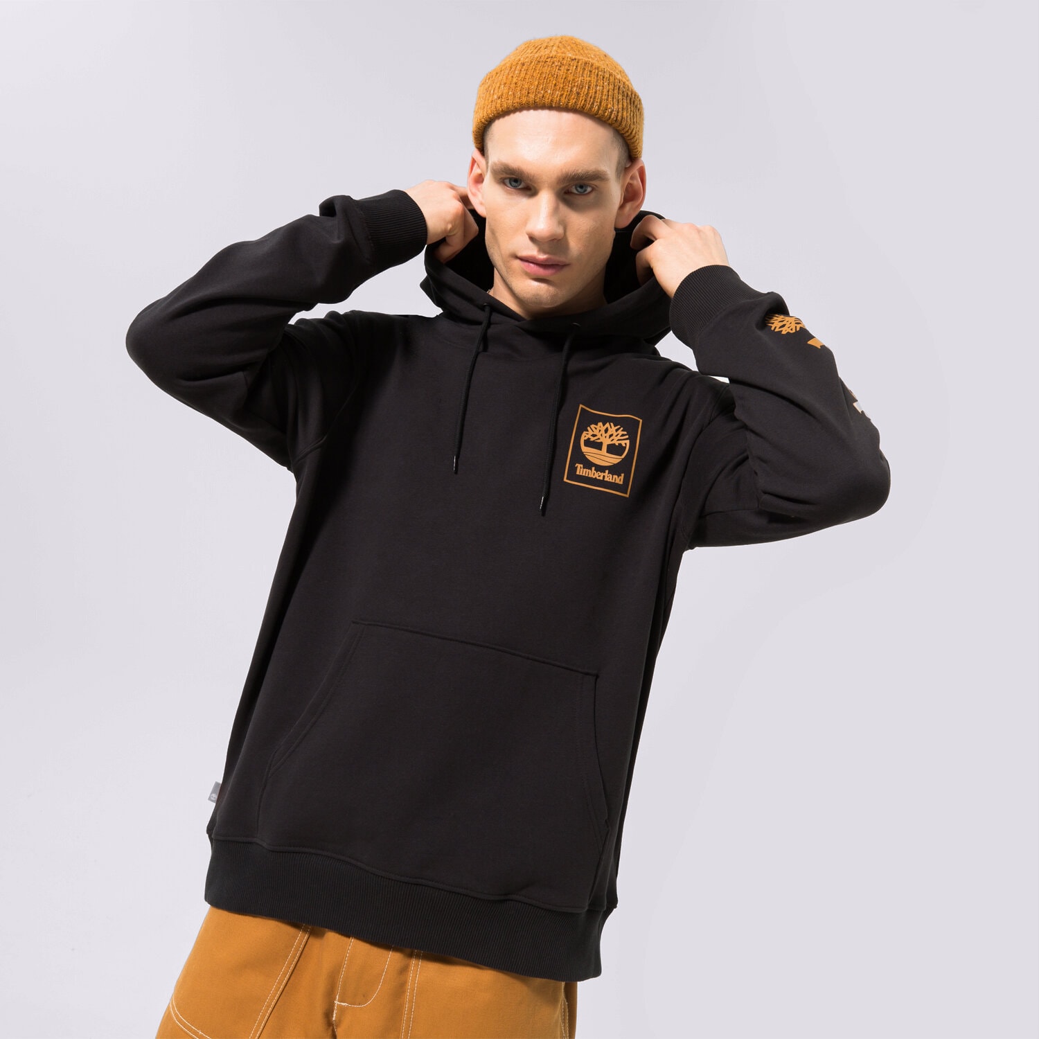 Bărbați bluză TIMBERLAND BLUZĂ CU GLUGĂ STACK LOGO BLACK TB0A5ZHN0011 Negru