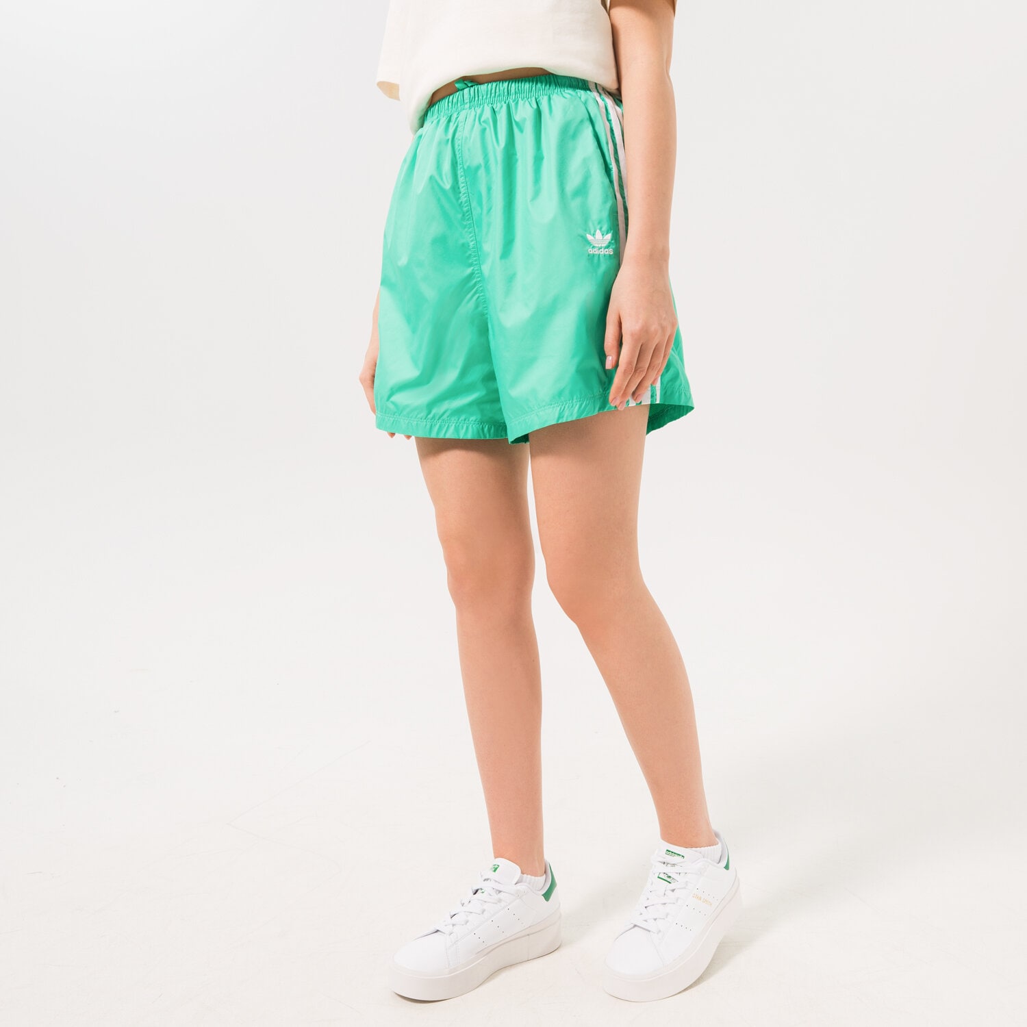 Femei pantaloni scurți ADIDAS PANTALONI SCURȚI HC1916 HC1916 Verde