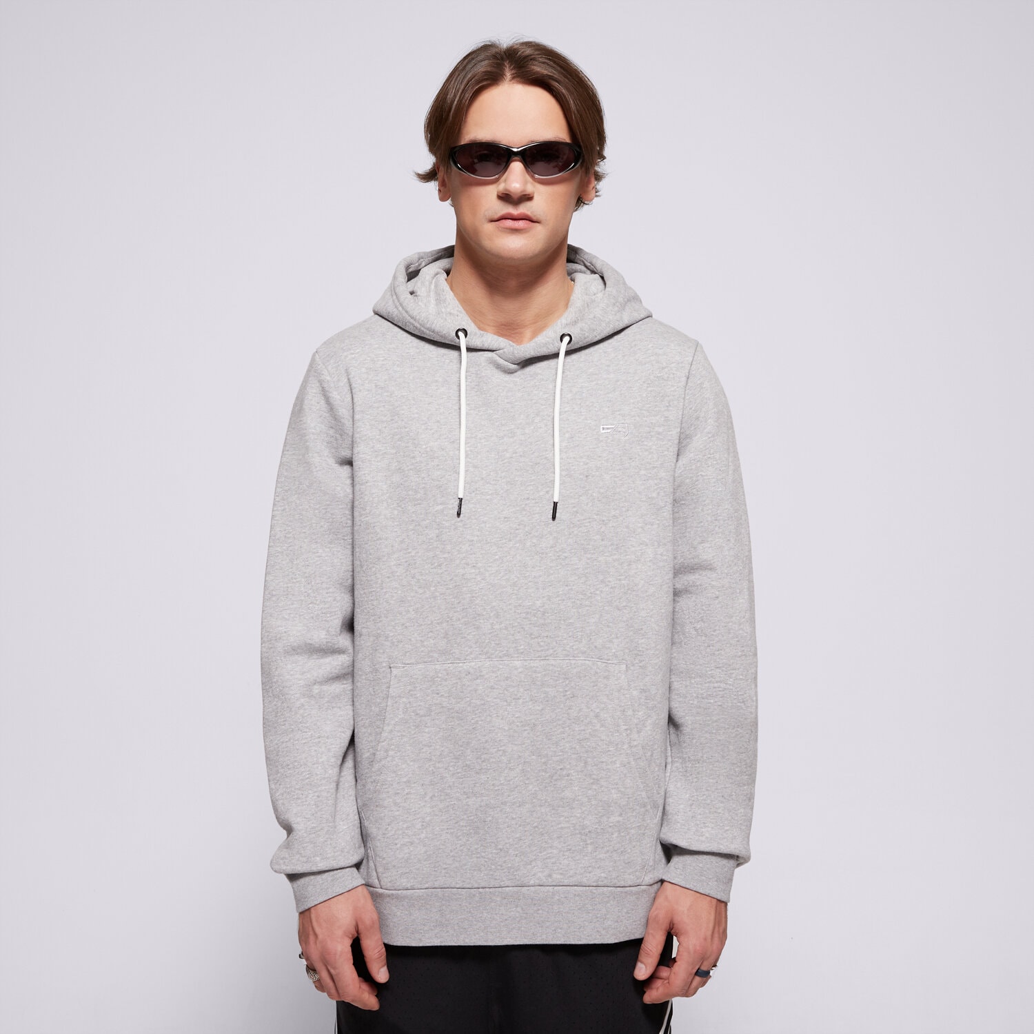 Bărbați bluză CONFRONT BLUZĂ CU GLUGĂ HOODIE ESSENTIAL CF322BLM91002 Gri