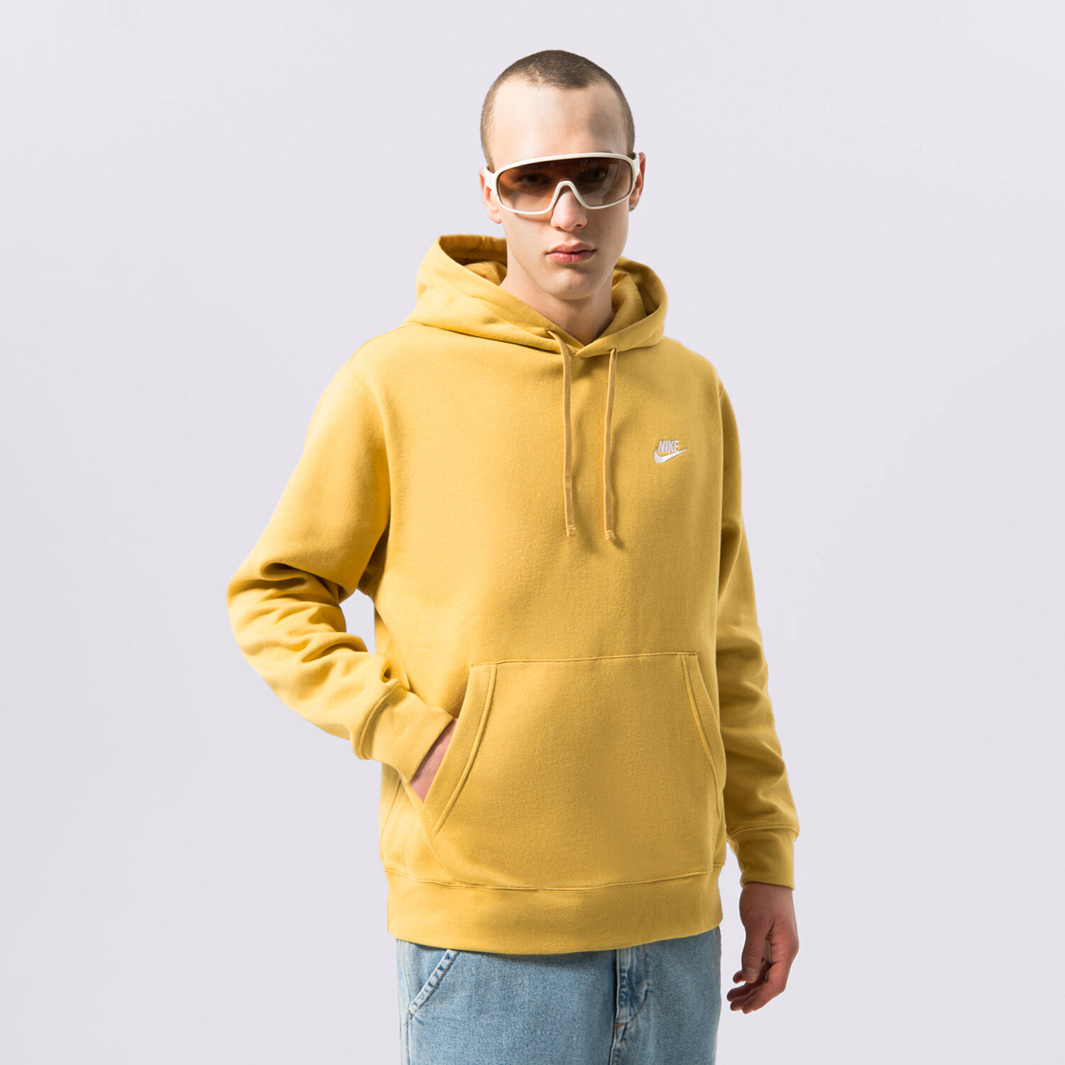 Bărbați bluză NIKE BLUZĂ CU GLUGĂ SPORTSWEAR CLUB FLEECE BV2654-725 Galben Muștar