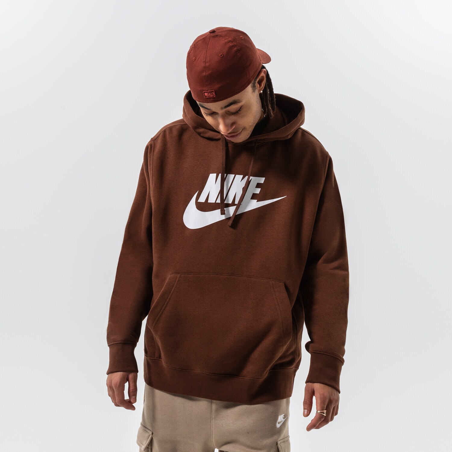 Bărbați bluză NIKE BLUZĂ CU GLUGĂ SPORTSWEAR CLUB FLEECE BV2973-259 Maro