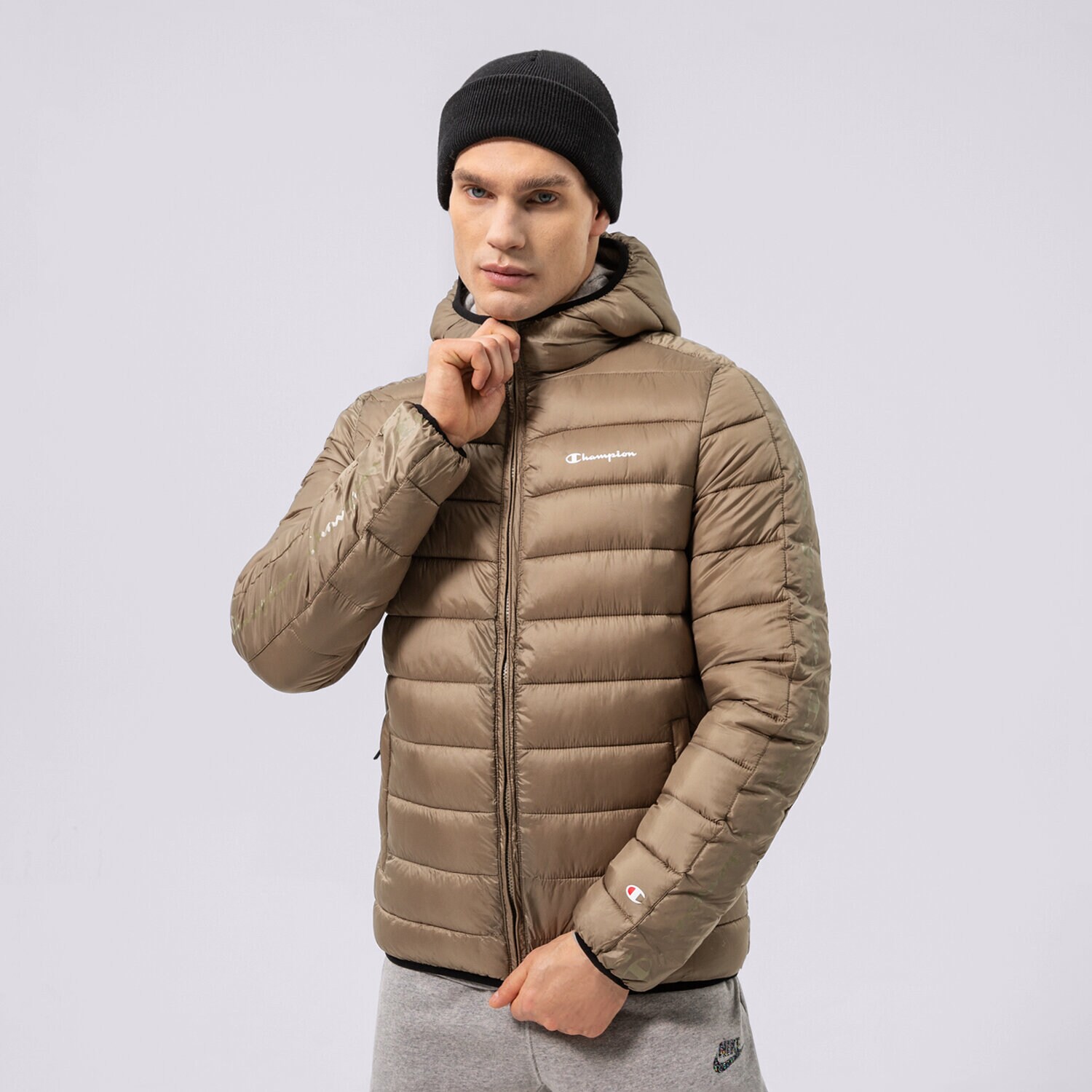 Bărbați eacă de iarnă CHAMPION JACHETĂ DE IARNĂ HOODED JACKET 216647GS044 Kaki