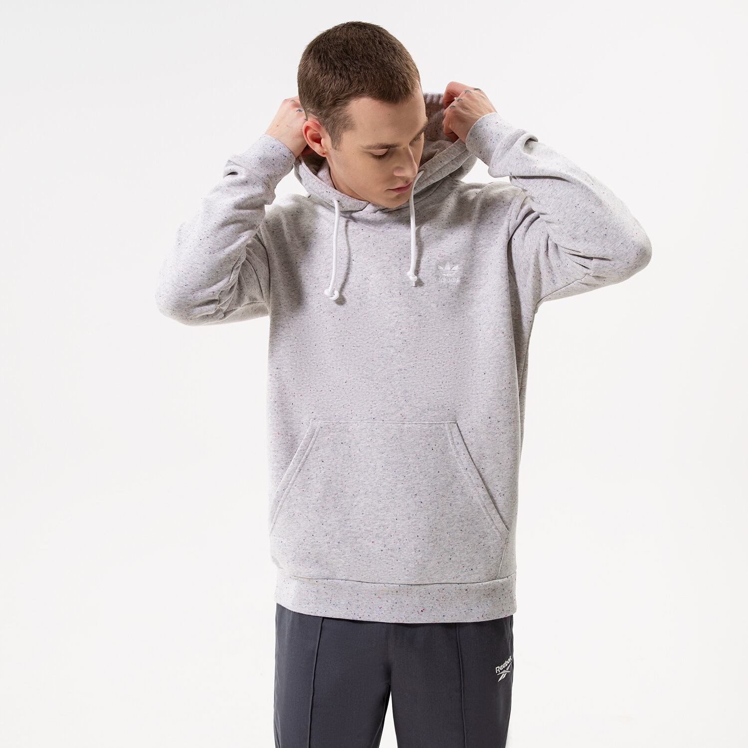 Bărbați bluză ADIDAS BLUZĂ CU GLUGĂ ESS+ SUST HOODI HK7538 Gri