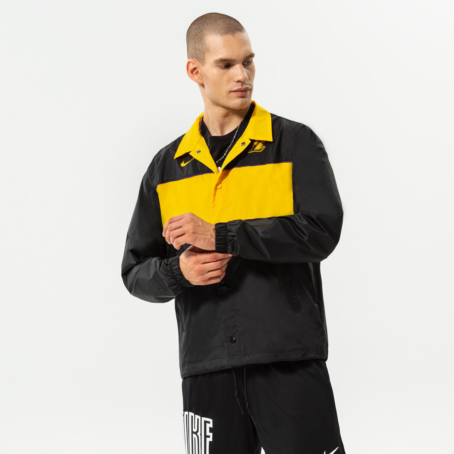 Bărbați jachetă NIKE JACHETĂ LAL M NK JKT LTWT CTS NBA DN4702-010 Negru