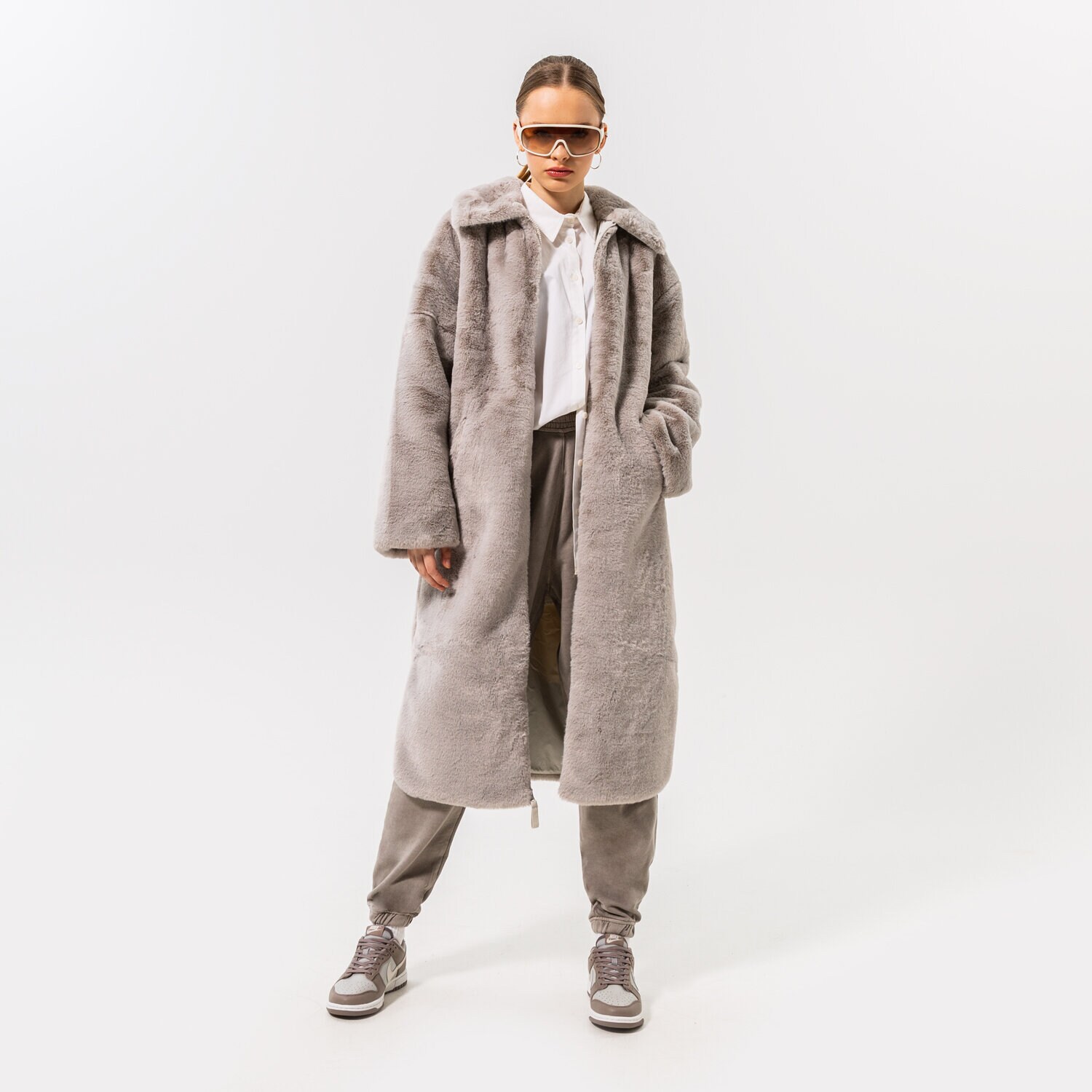 Femei geacă de iarnă NIKE JACHETĂ DE IARNĂ W NSW FX FUR GFX AOP LNG JKT DQ6838-012 Gri