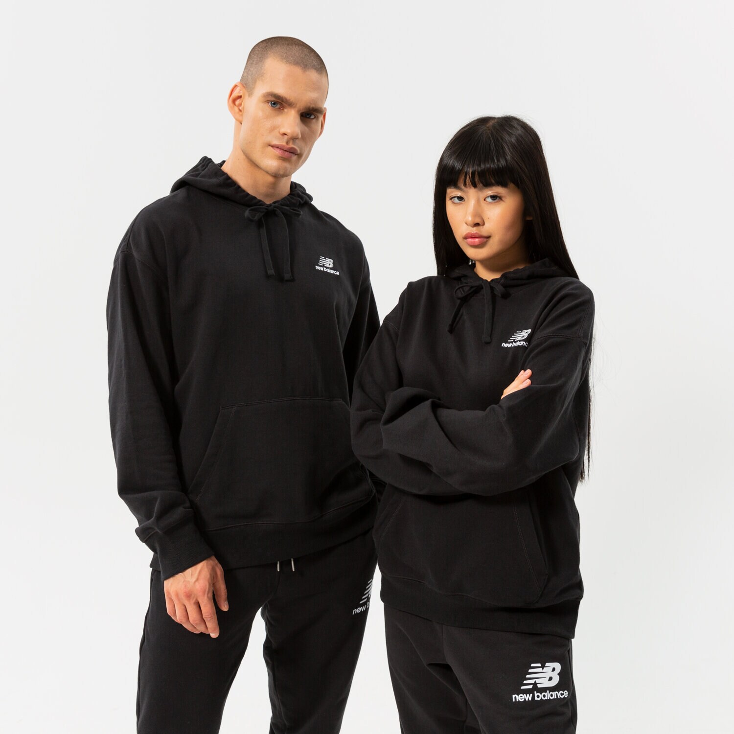 Femei bluză NEW BALANCE BLUZĂ CU GLUGĂ NB ESSENTIALS UNI-SSENTIALS PO HO UT21500BK Negru