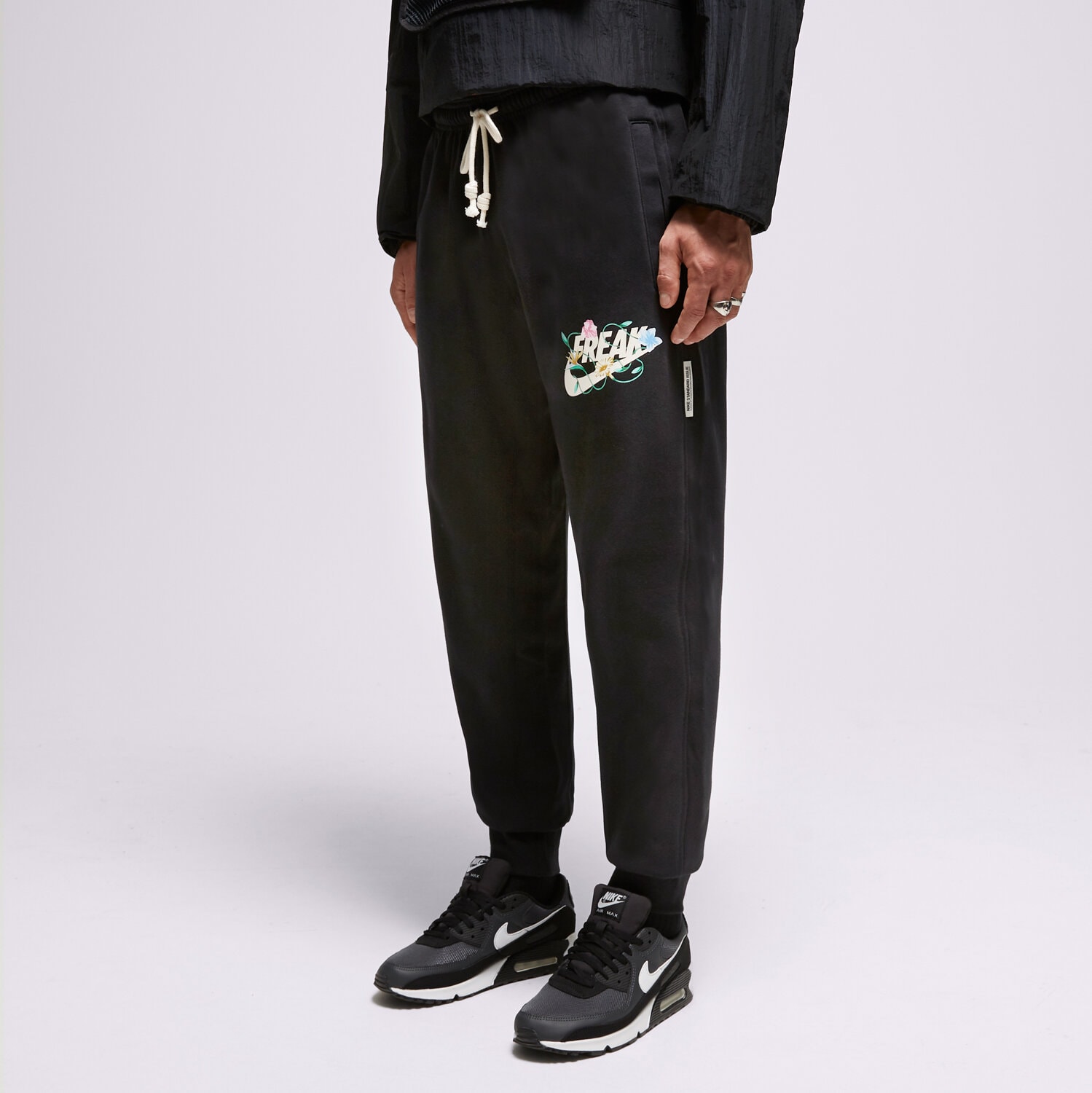 Bărbați pantaloni NIKE PANTALONI  GA M NK DF STD ISS JGGR NBA FN7214-010 Negru