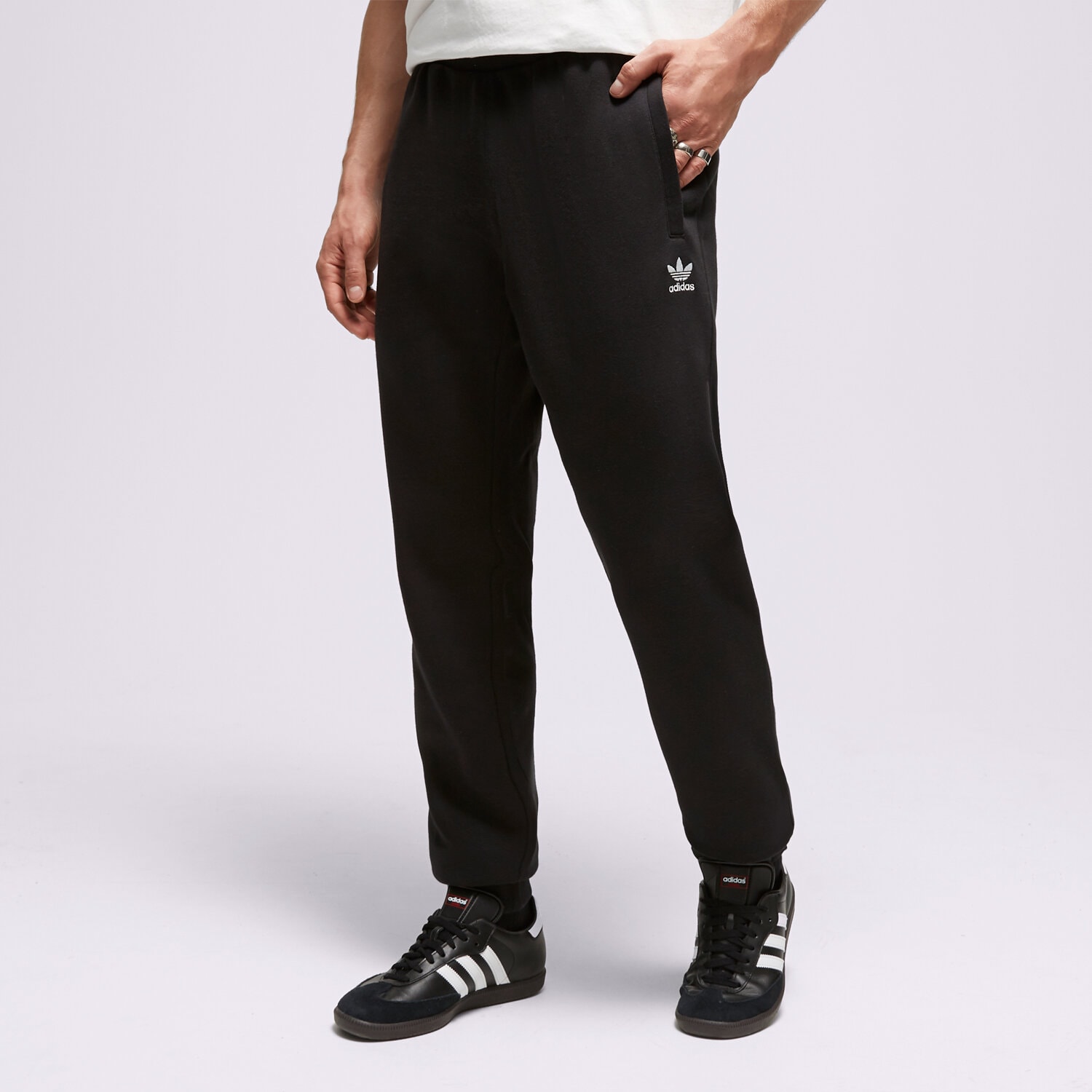 Bărbați pantaloni ADIDAS PANTALONI  ESSENTIALS PANT IA4837 Negru