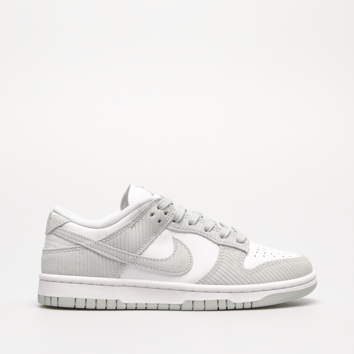 Femei pantofi sport NIKE DUNK LOW FN7658-100 Argintiu