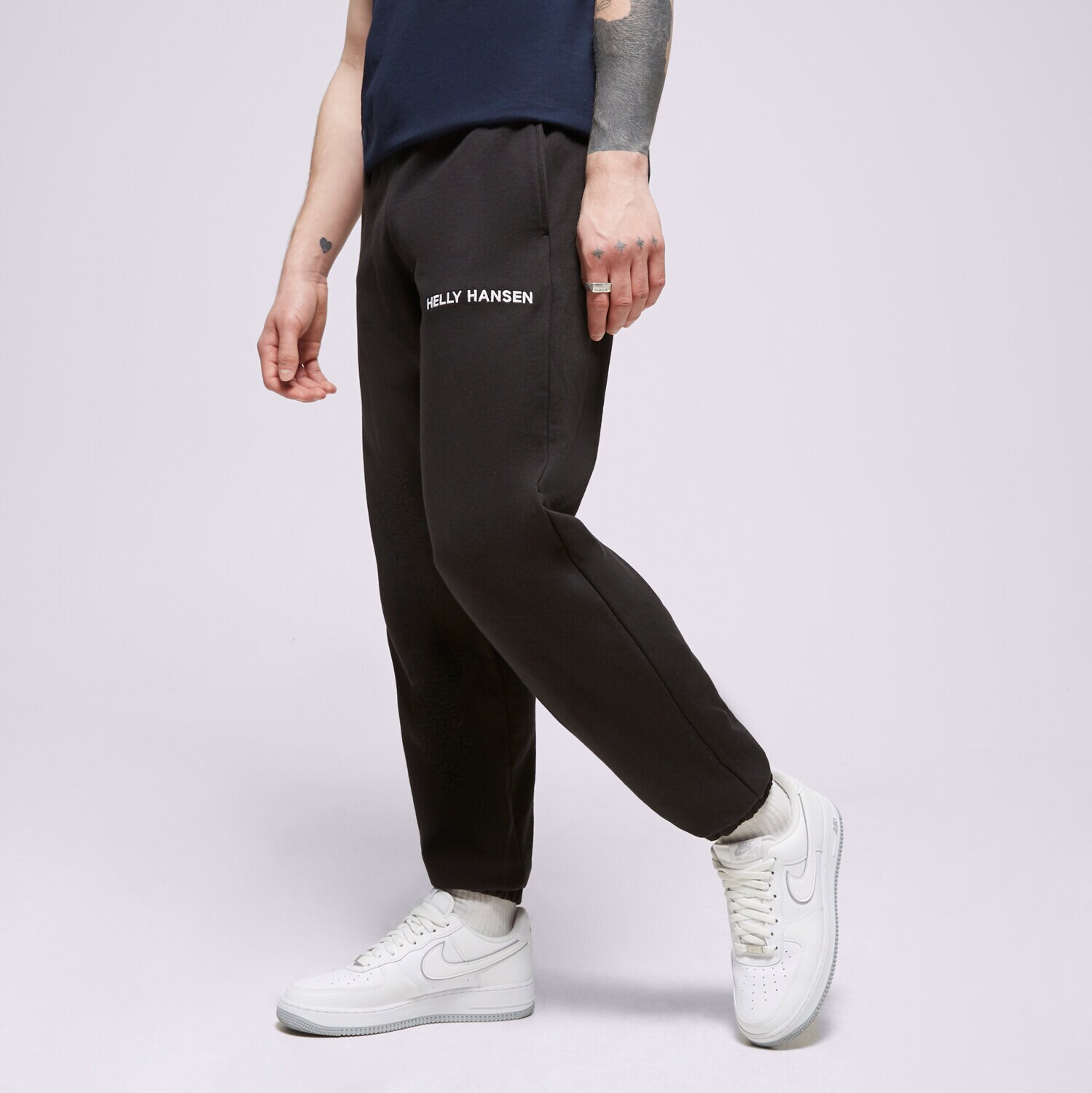 Bărbați pantaloni HELLY HANSEN PANTALONI  CORE SWEAT PANT 53926992 Negru