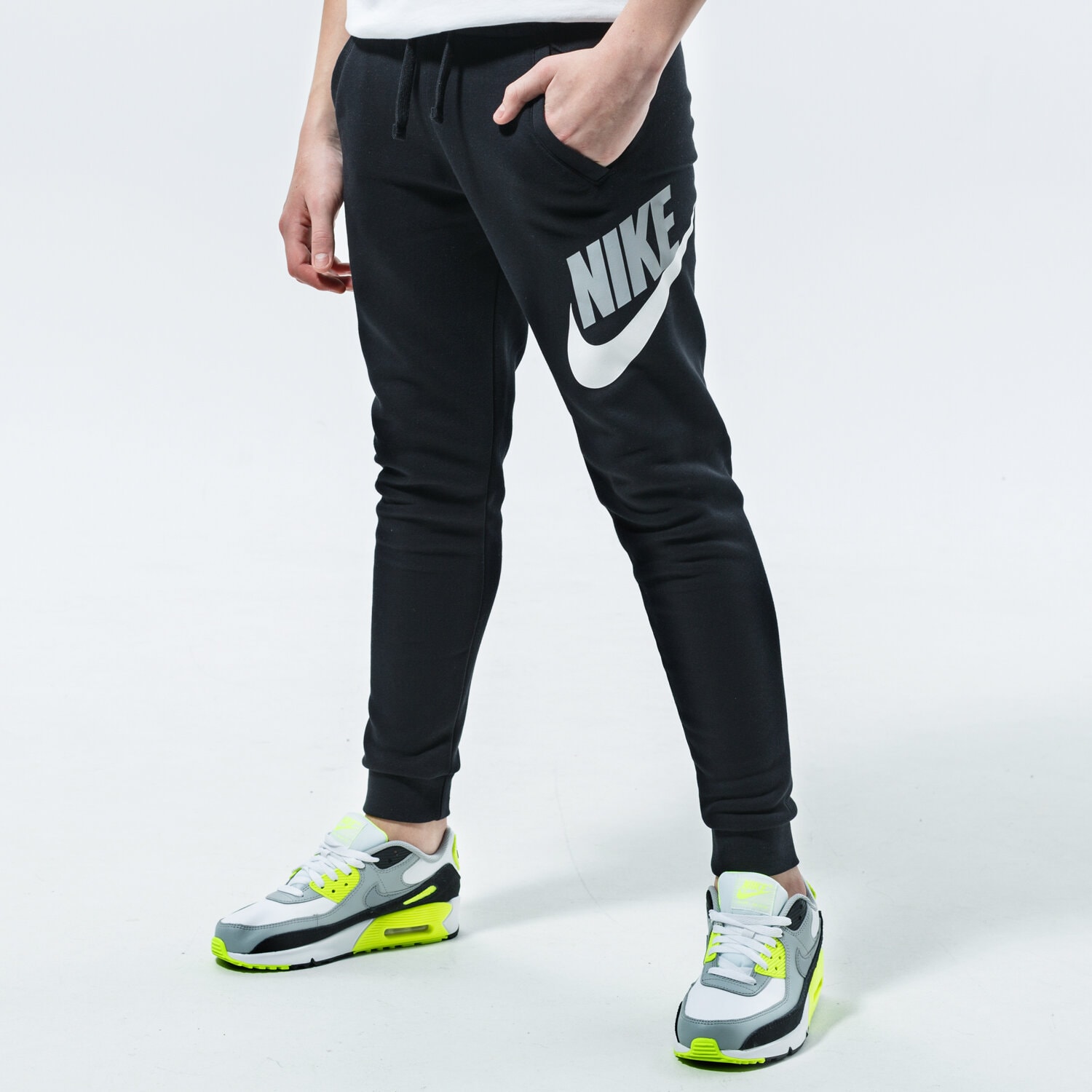 Pantaloni pentru copii NIKE PANTALONI  FLEECE JOGGERS JUNIOR BOY CJ7863-010 Negru