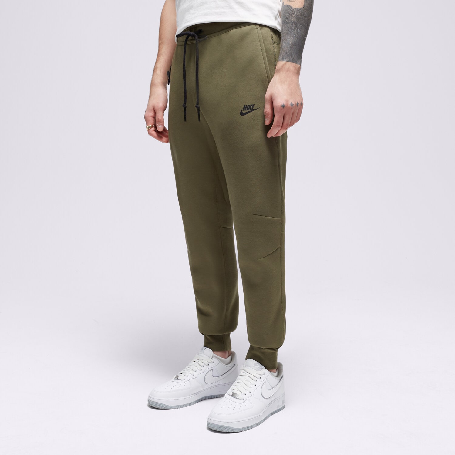 Bărbați pantaloni NIKE PANTALONI  M NK TCH FLC JGGR FB8002-222 Kaki