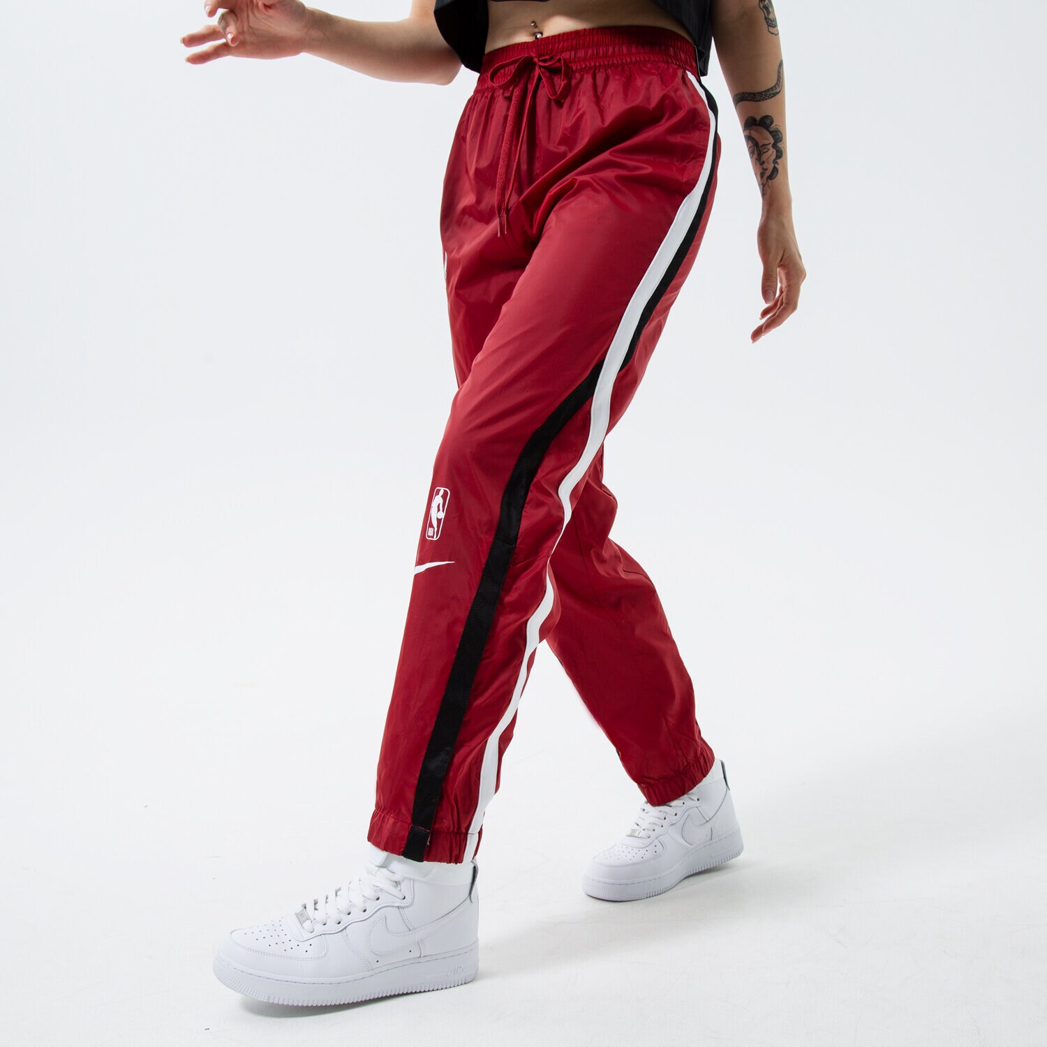 Femei pantaloni NIKE PANTALONI  CHI W NK TRKST PANT CTS CE NBA DO0131-698 Bordo