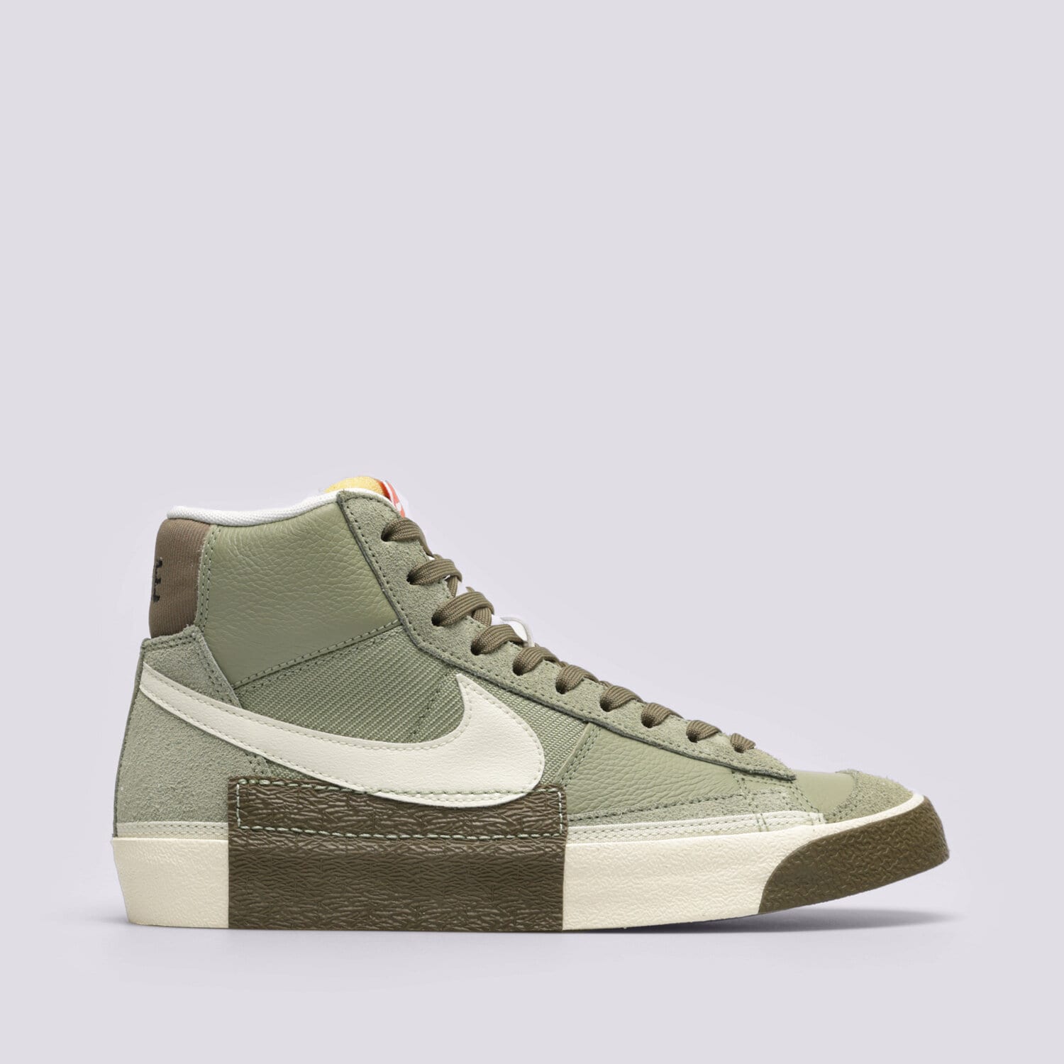 Barbați pantofi sport NIKE BLAZER MID PRO CLUB DQ7673-301 Kaki