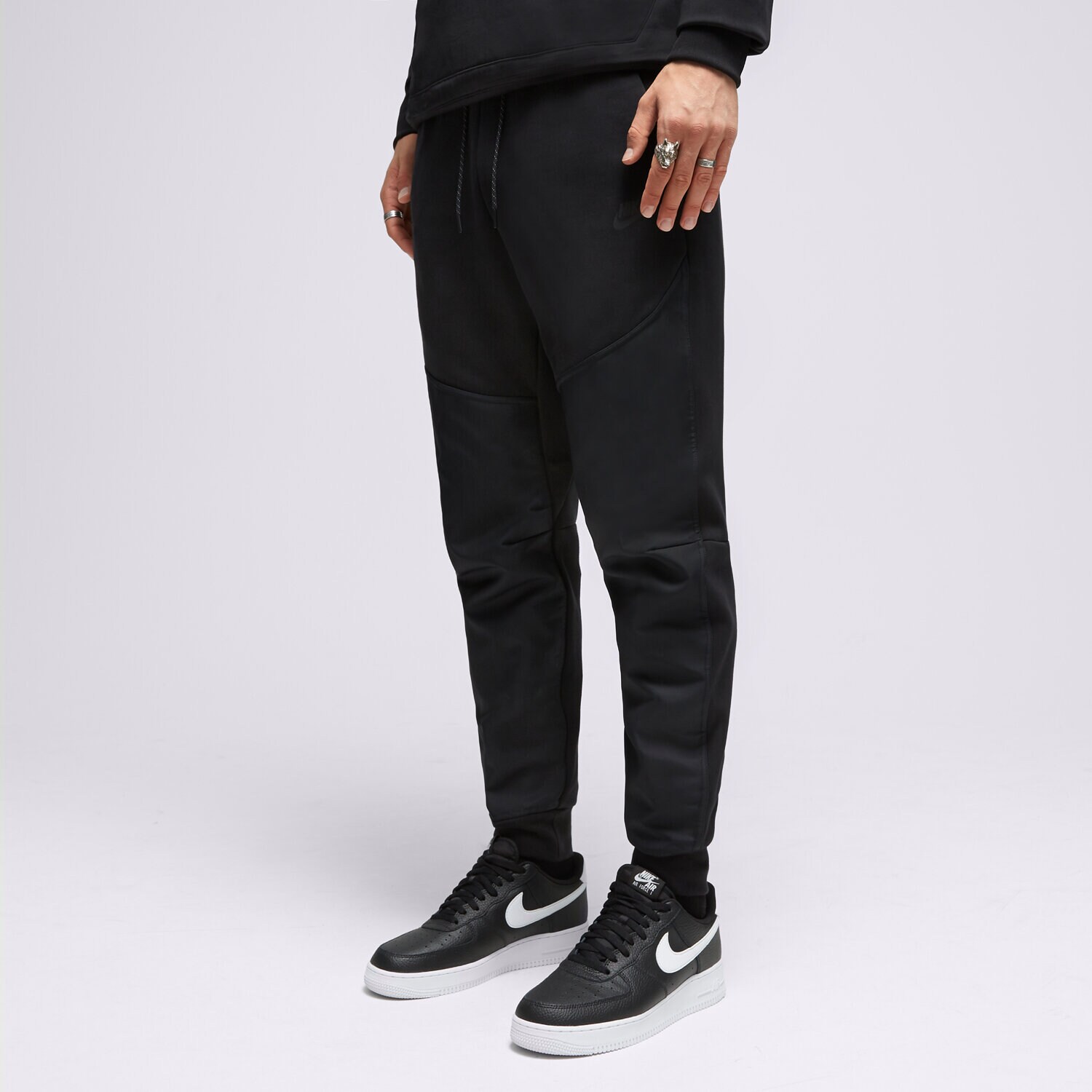 Bărbați pantaloni NIKE PANTALONI  M NK TECH FLC OVERLAY JGGR DR6171-010 Negru