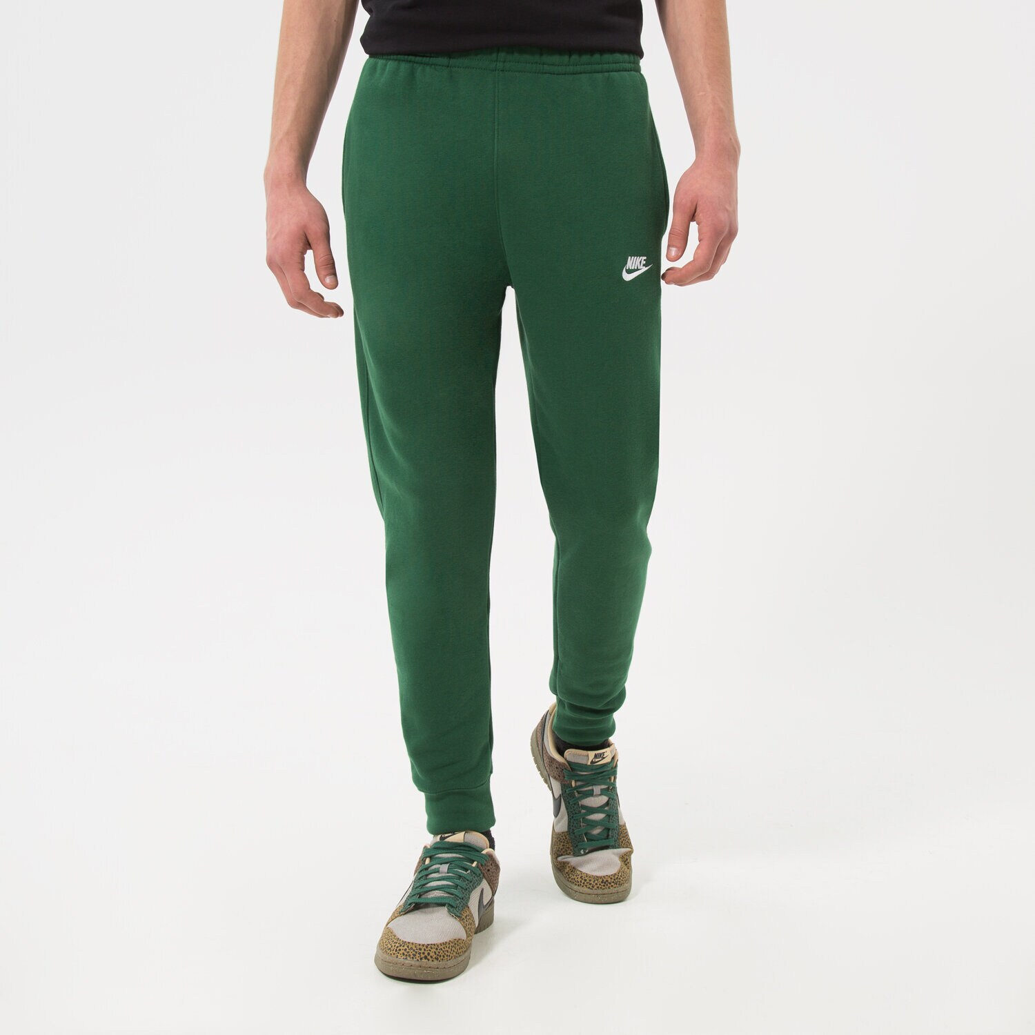 Bărbați pantaloni NIKE PANTALONI SPORTSWEAR CLUB FLEECE BV2671-341 Verde