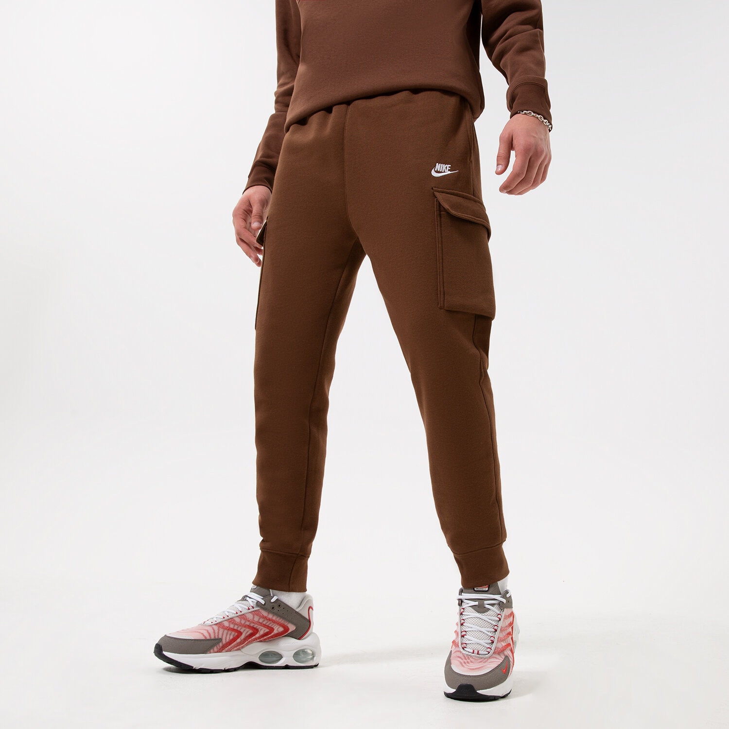 Bărbați pantaloni NIKE PANTALONI  SPORTSWEAR CLUB FLEEC CARGO CD3129-259 Maro