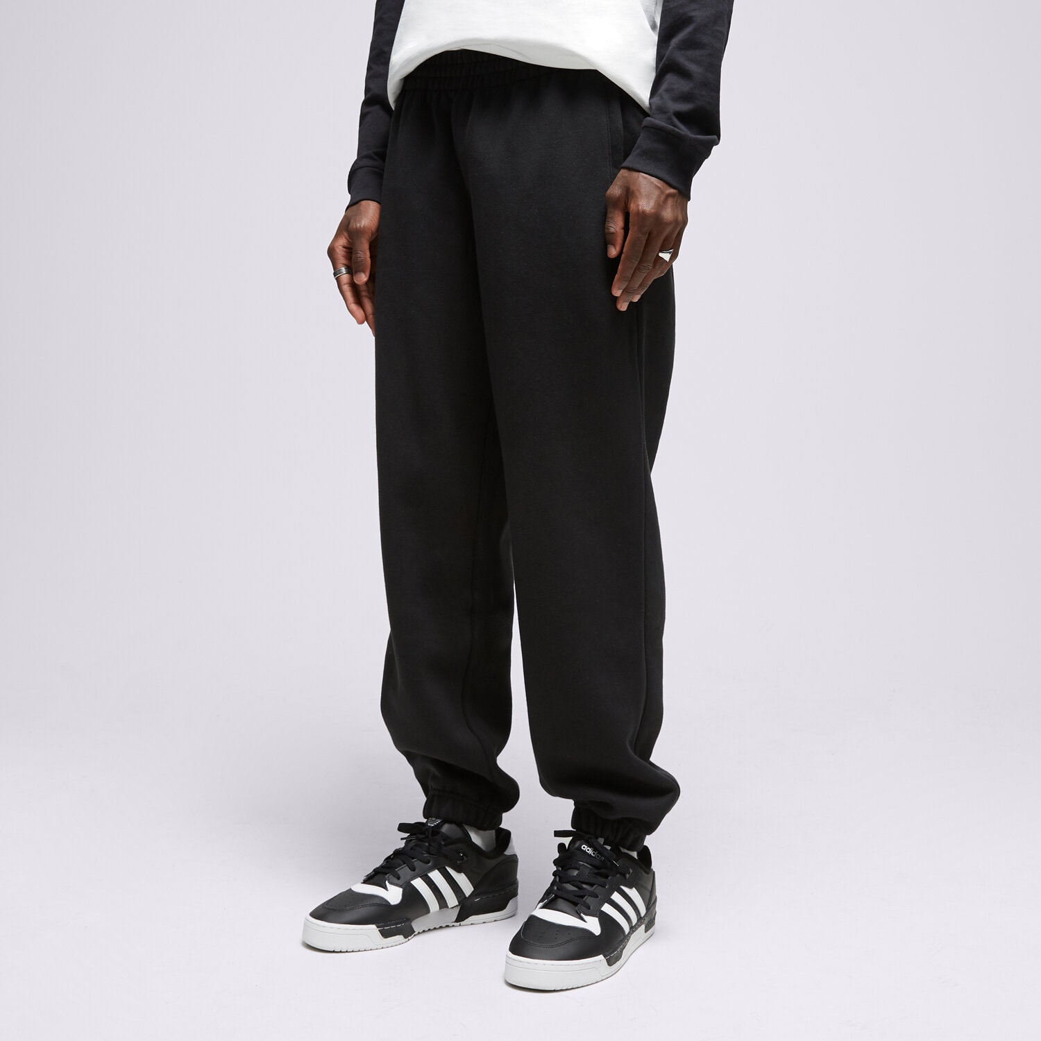 Bărbați pantaloni ADIDAS PANTALONI P ESS PANTS HB7501 Negru
