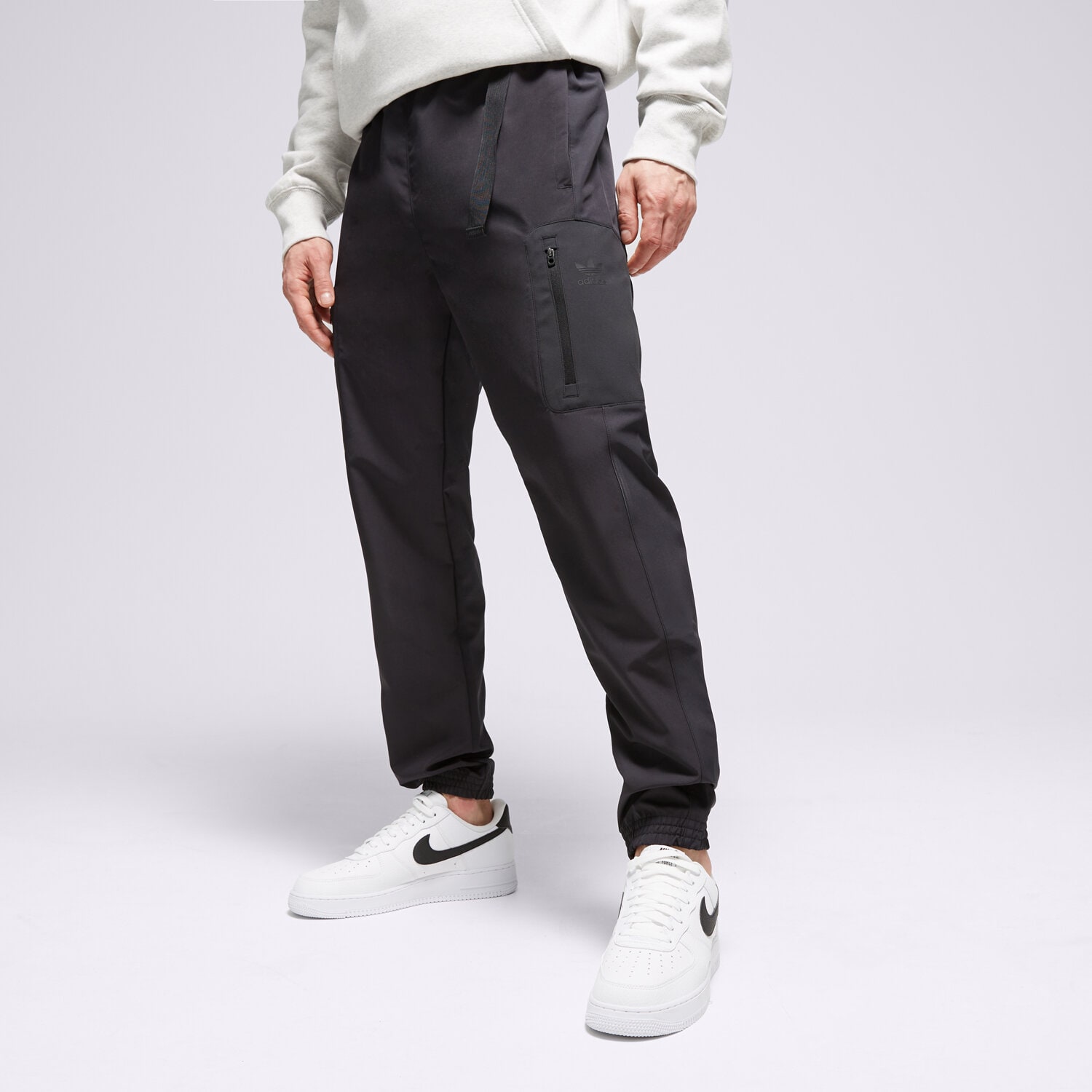 Bărbați pantaloni ADIDAS PANTALONI  UTILITY PANTS IR9442 Negru