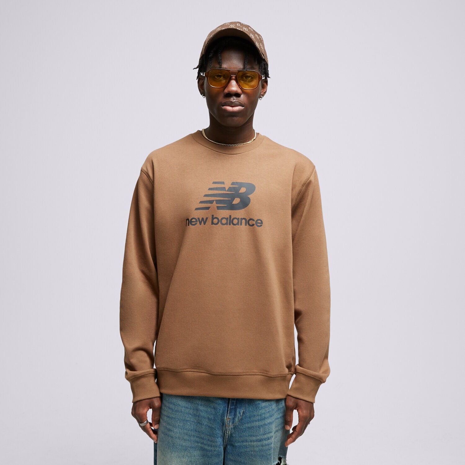 Bărbați bluză NEW BALANCE BLUZĂ ESSENTIALS STACKED LOGO MT31538DHE Maro