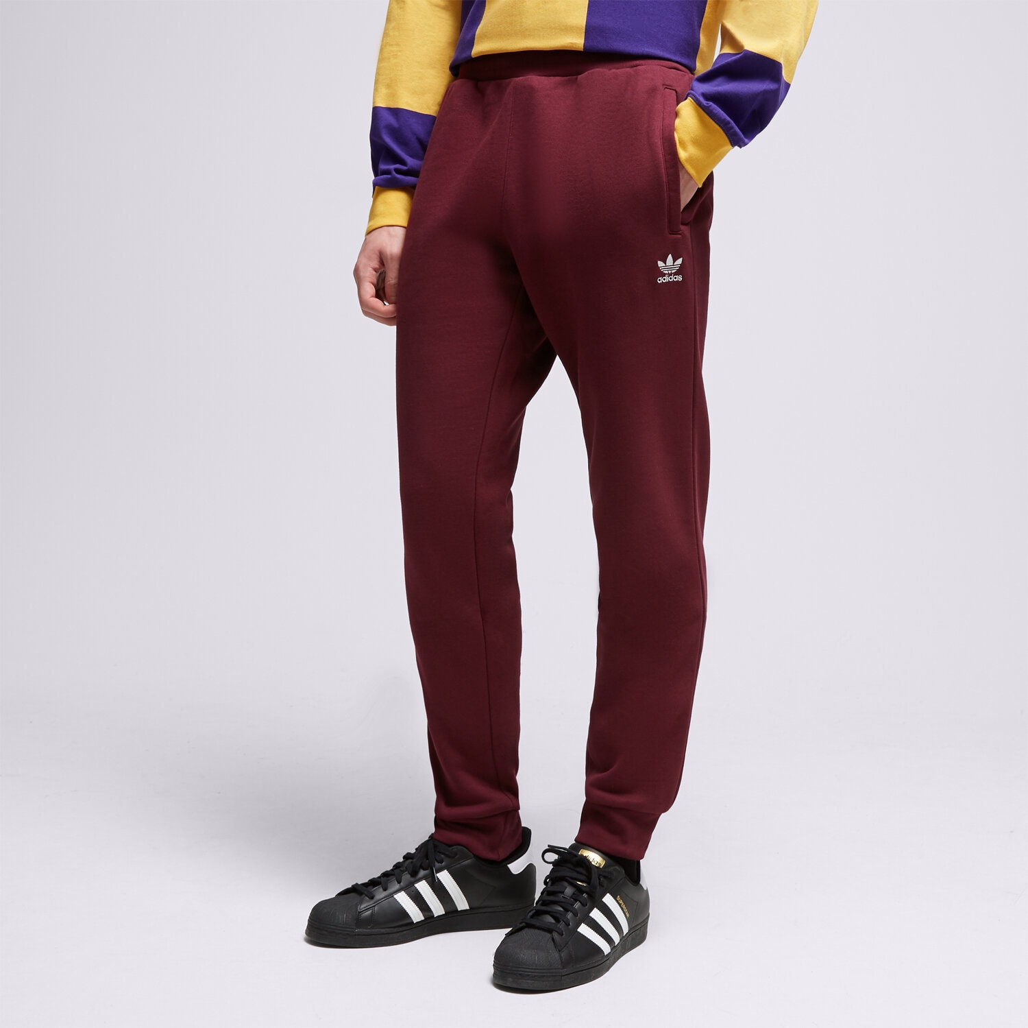 Bărbați pantaloni ADIDAS PANTALONI  ESSENTIALS PANT IM2099 Bordo