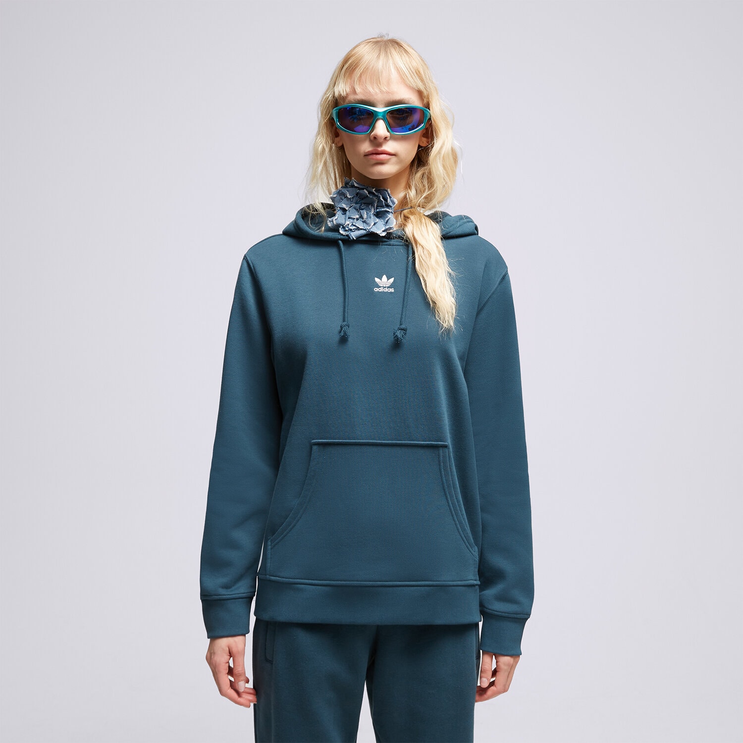 Femei bluză ADIDAS BLUZĂ CU GLUGĂ HOODIE IJ9764 Bleumarin