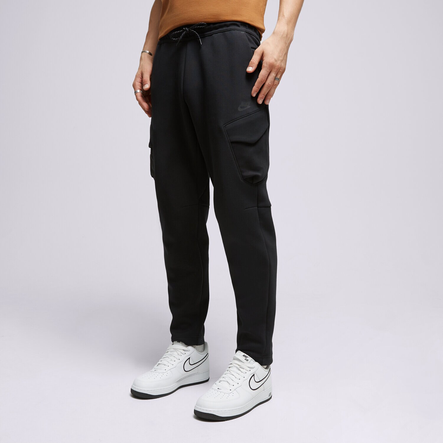Bărbați pantaloni NIKE PANTALONI  M NSW TECH FLC UTILITY PANT DM6453-010 Negru