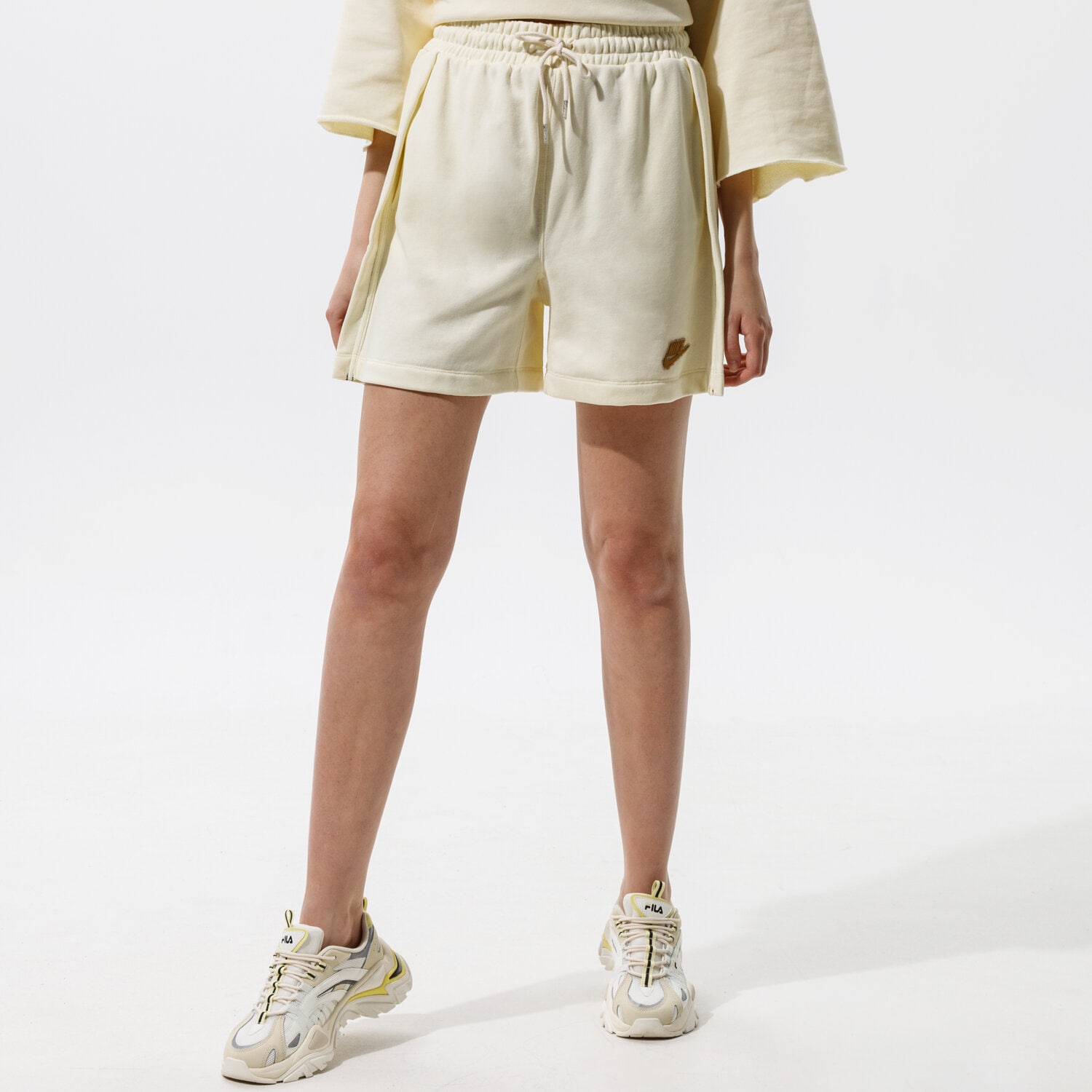 Femei pantaloni scurți NIKE PANTALONI SCURȚI W NSW SHORT EARTH DAY FT CZ9249-113 Bej