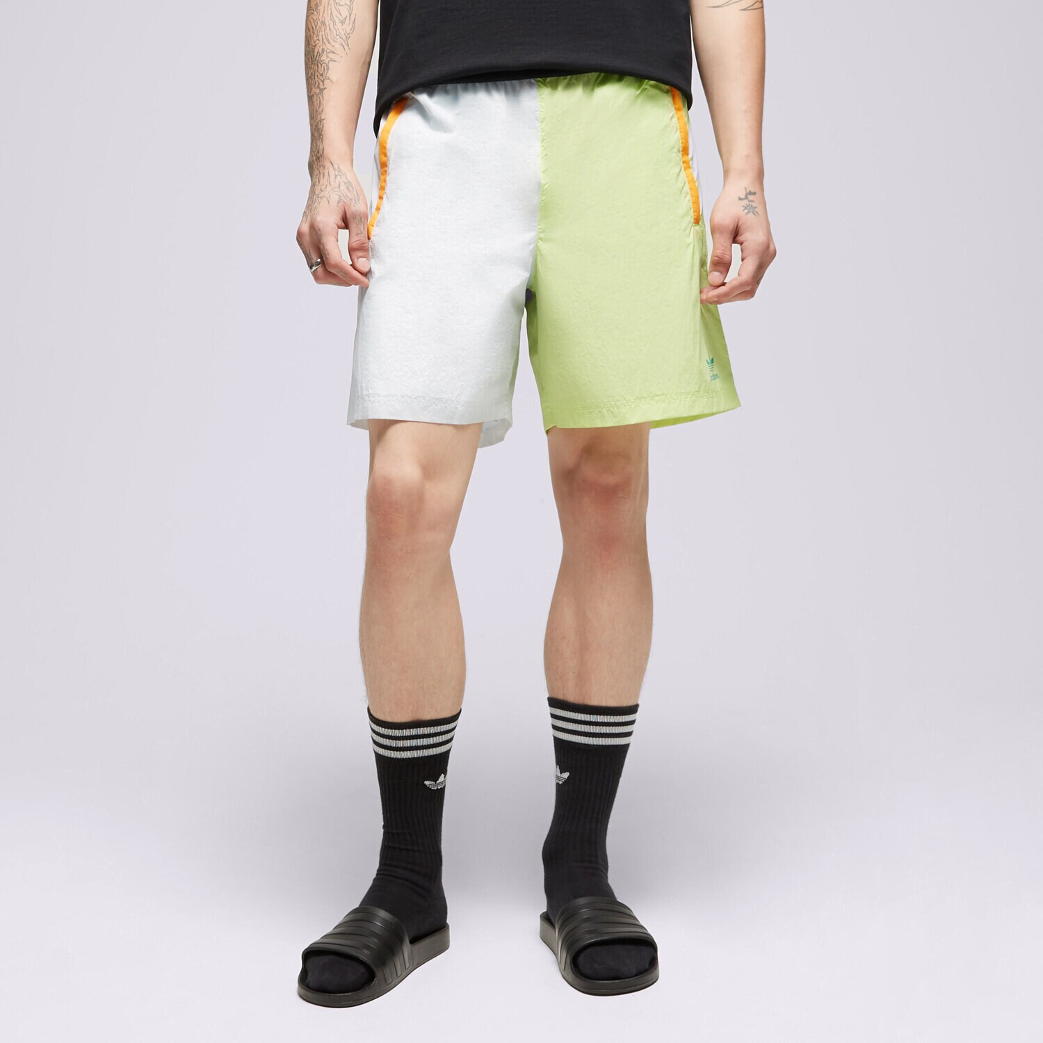 Femei pantaloni scurți ADIDAS PANTALONI SCURȚI BLOCKED WOVEN S HC2142 Mulicolor