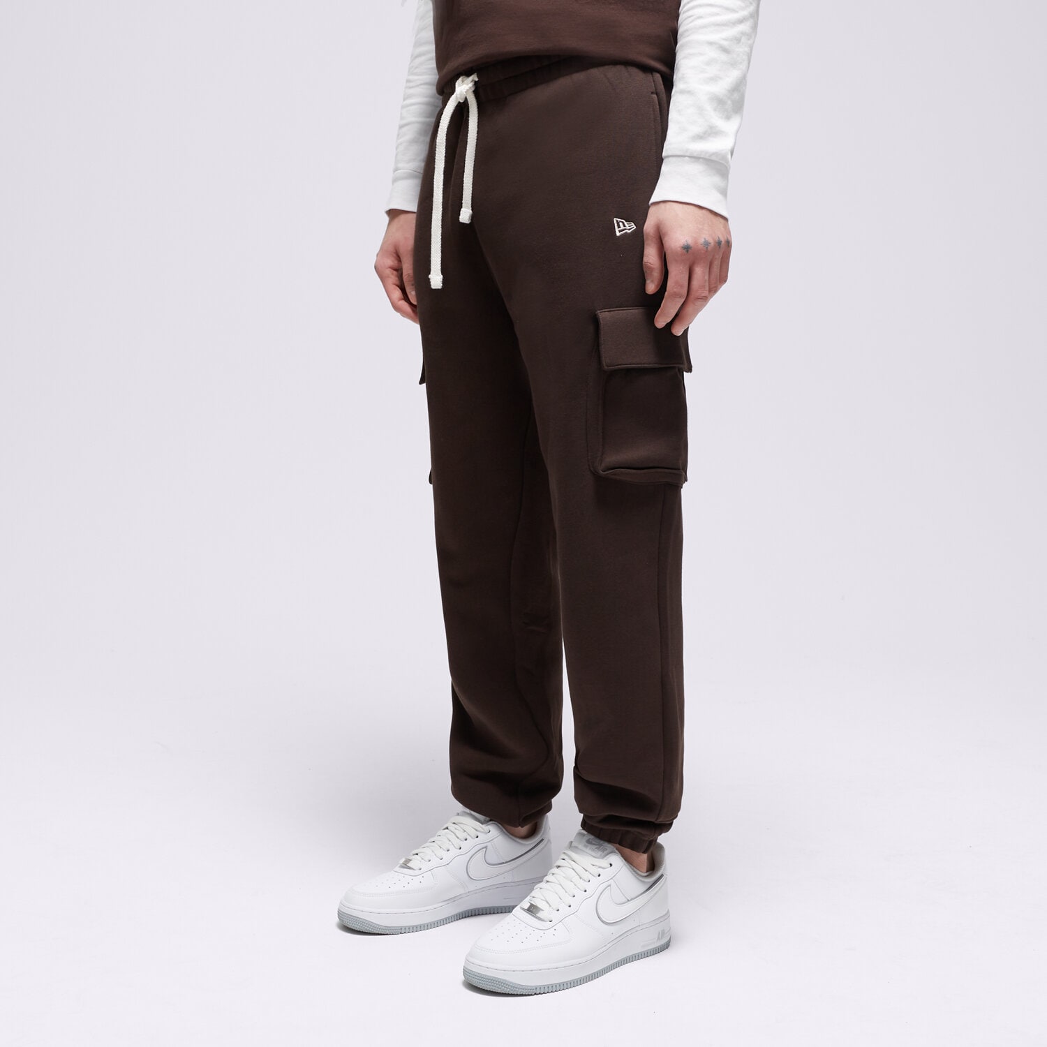 Bărbați pantaloni NEW ERA PANTALONI  NE CARGO 60424480 Maro
