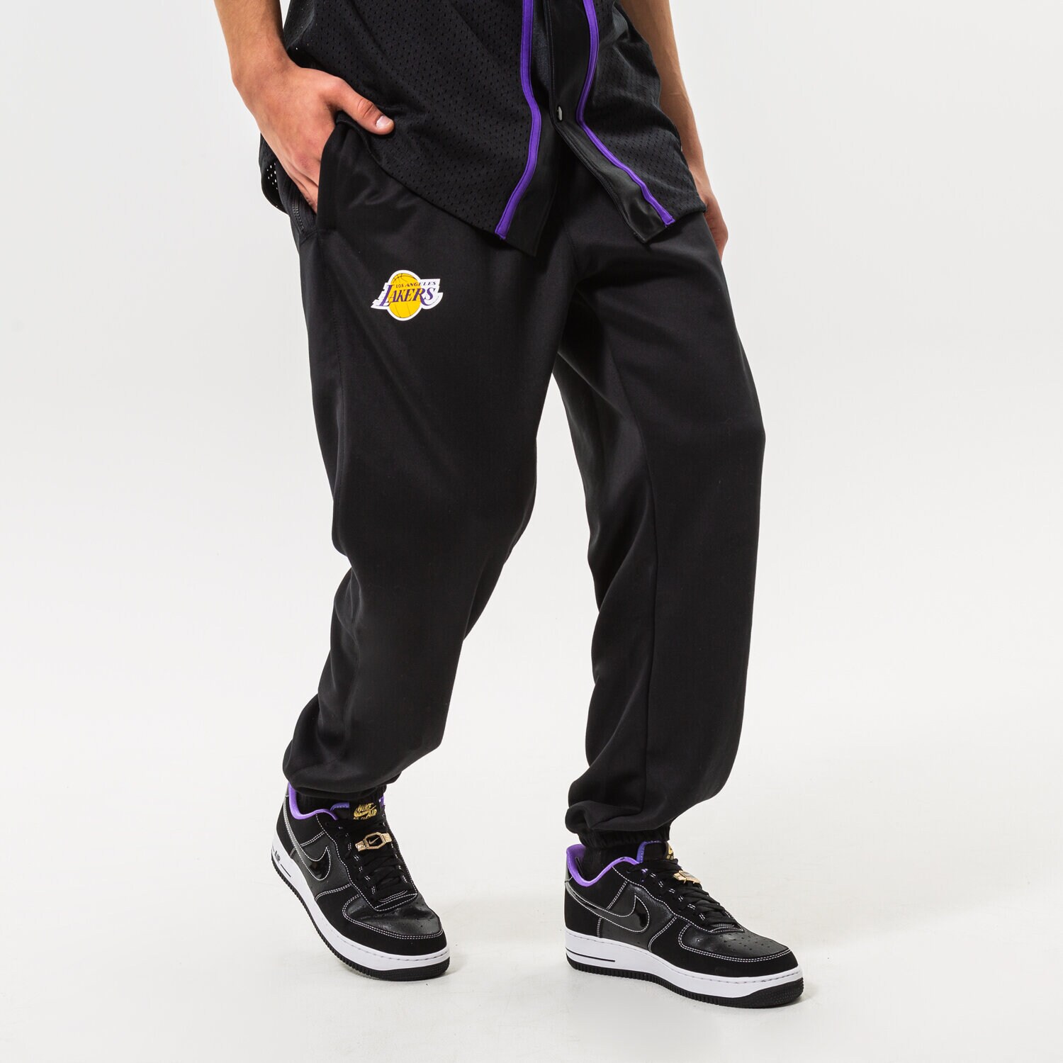 Bărbați pantaloni NIKE PANTALONI  LAL M NK DF SPOTLIGHT PNT NBA DN4624-010 Negru