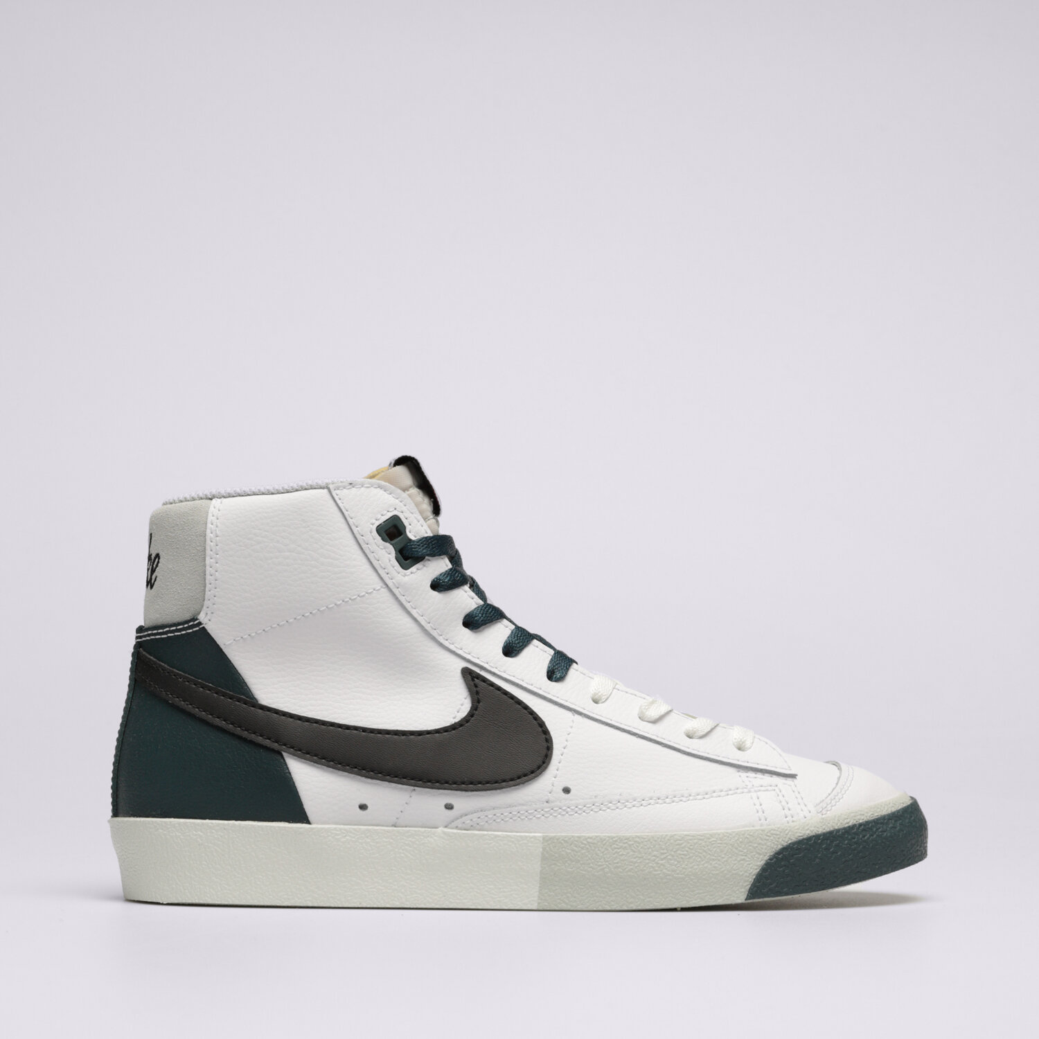 Barbați pantofi sport NIKE BLAZER MID '77 PREMIUM FB8889-100 Alb