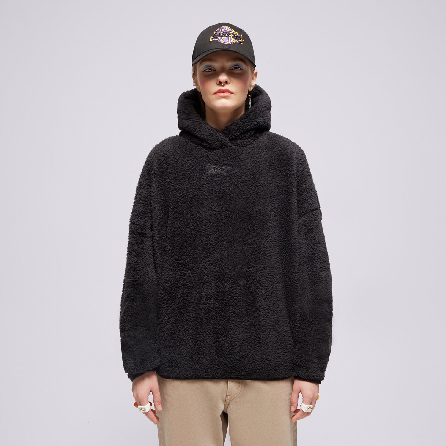Femei bluză REEBOK BLUZĂ CU GLUGĂ LUX COZY PLUSH 100036231 Negru