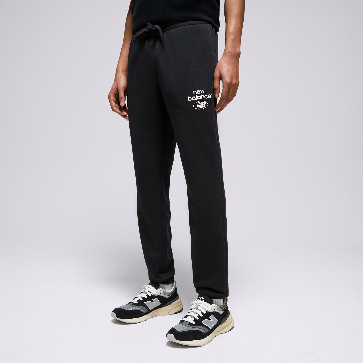 Bărbați pantaloni NEW BALANCE PANTALONI  PANTALONI  ESSENTIALS REIMAGINED FREN MP31515BK Negru